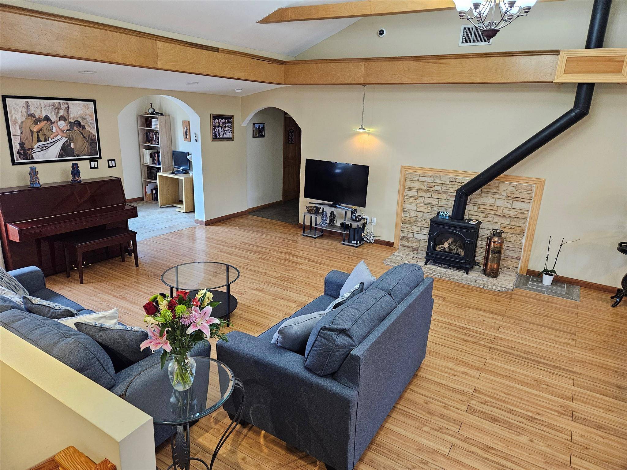 Woodmere, NY 11598,526 Hazel DR
