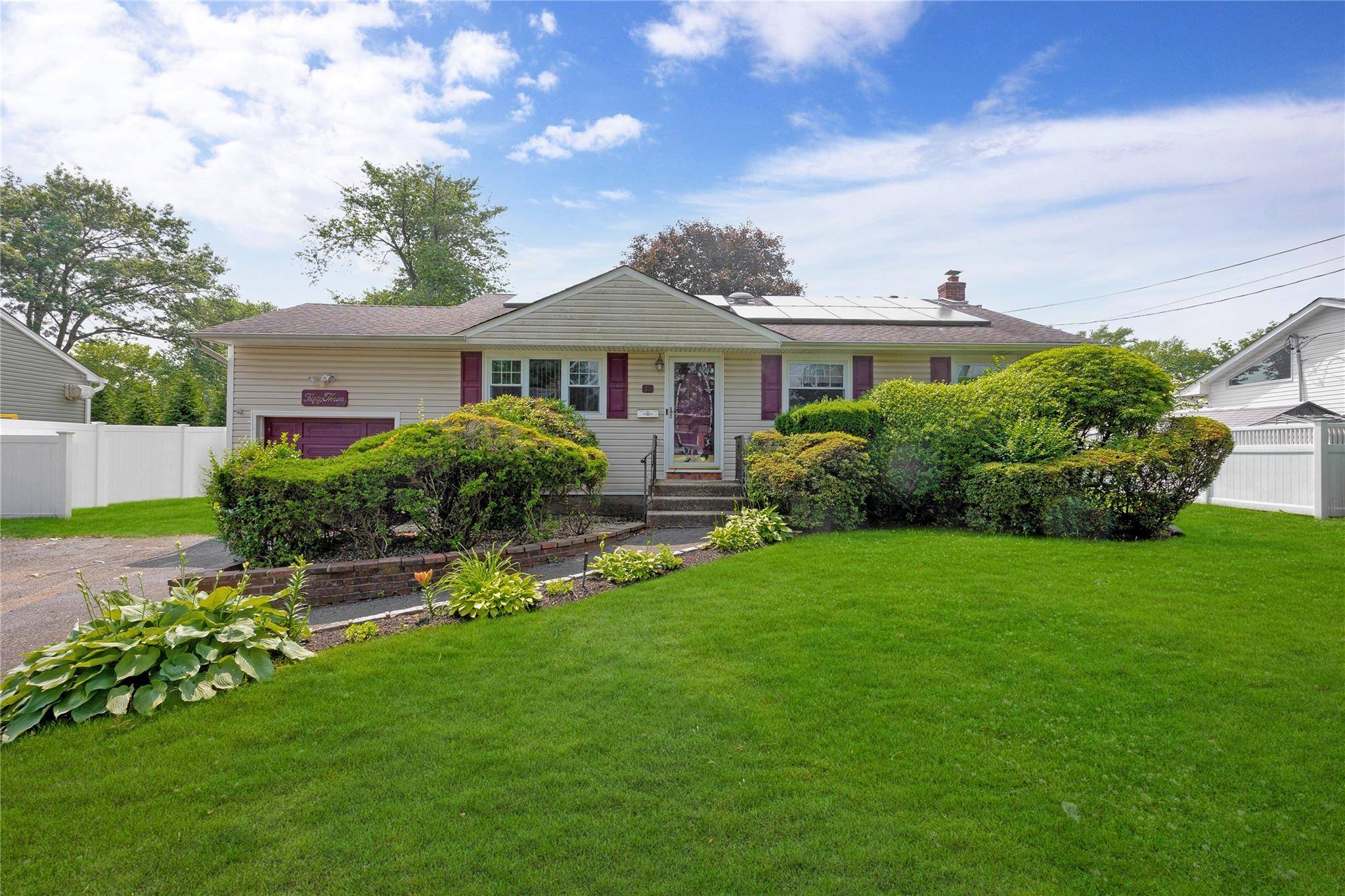 Commack, NY 11725,53 Wiltshire DR