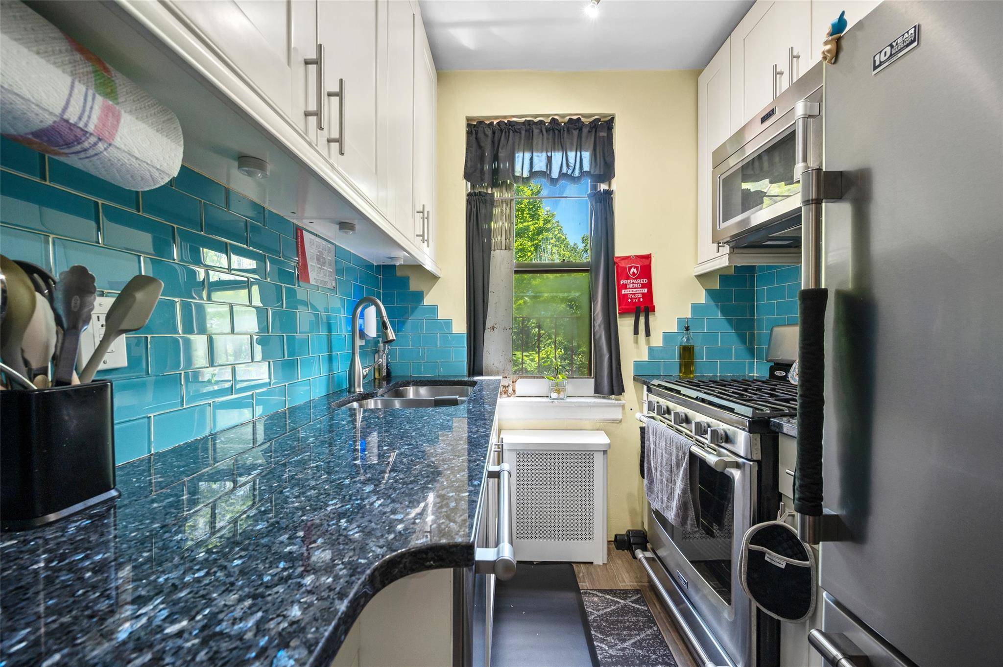 Briarwood, NY 11435,14350 Hoover AVE #505