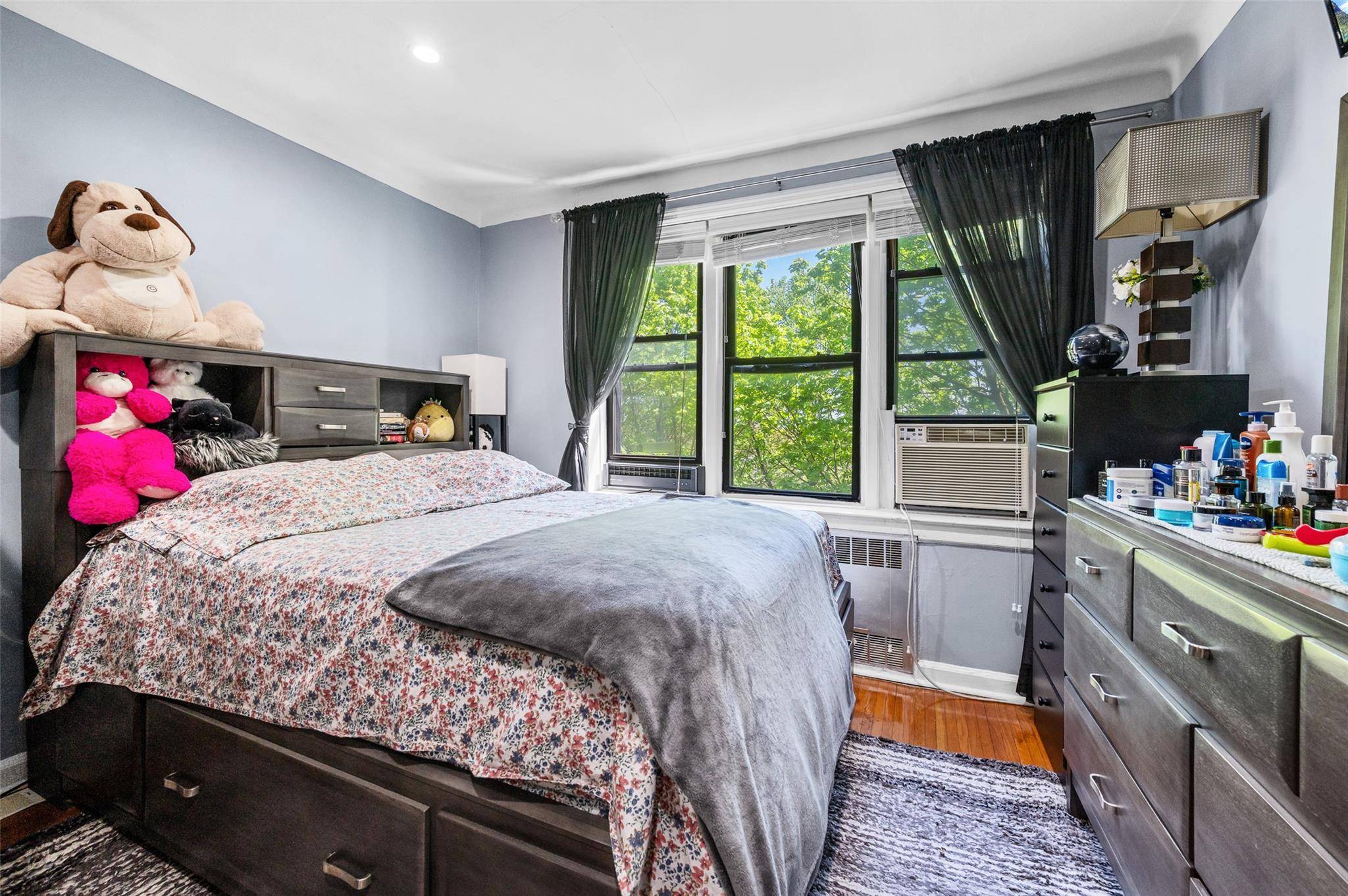Briarwood, NY 11435,14350 Hoover AVE #505