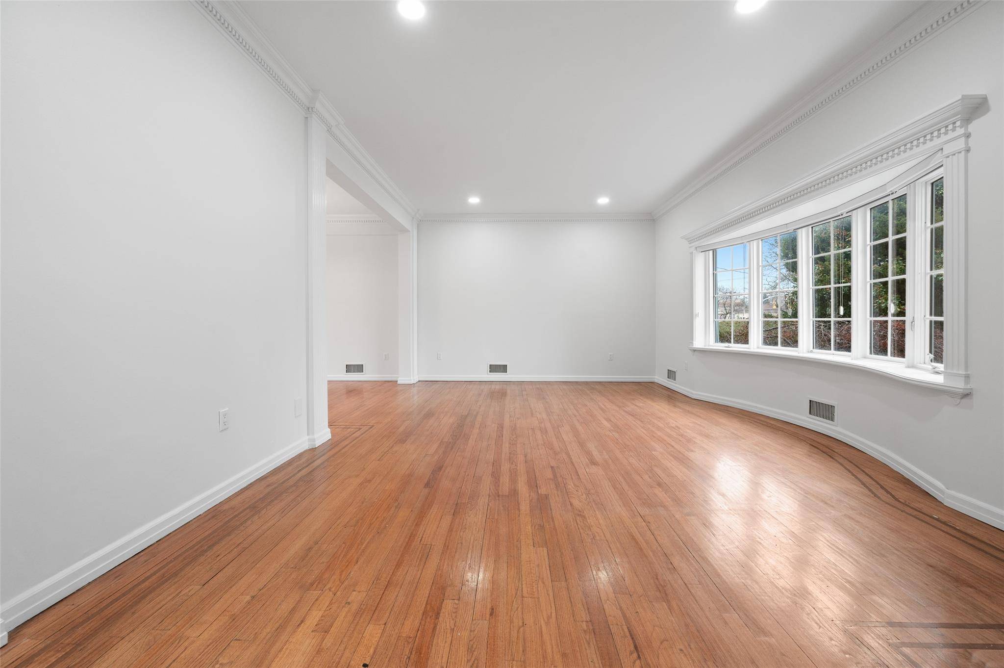 Cedarhurst, NY 11516,600 Oceanpoint AVE