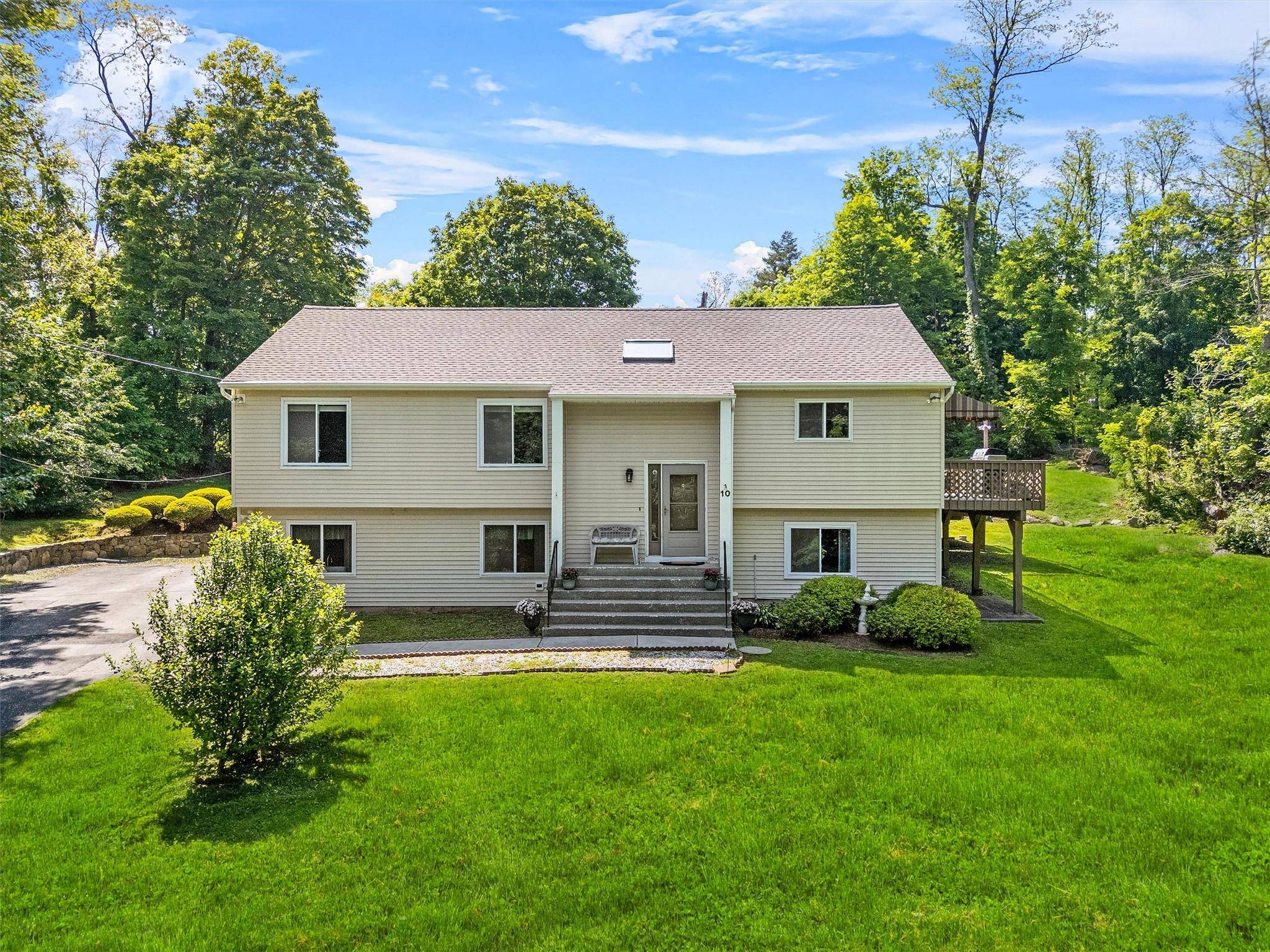 Mahopac, NY 10541,10 BlueJay PL