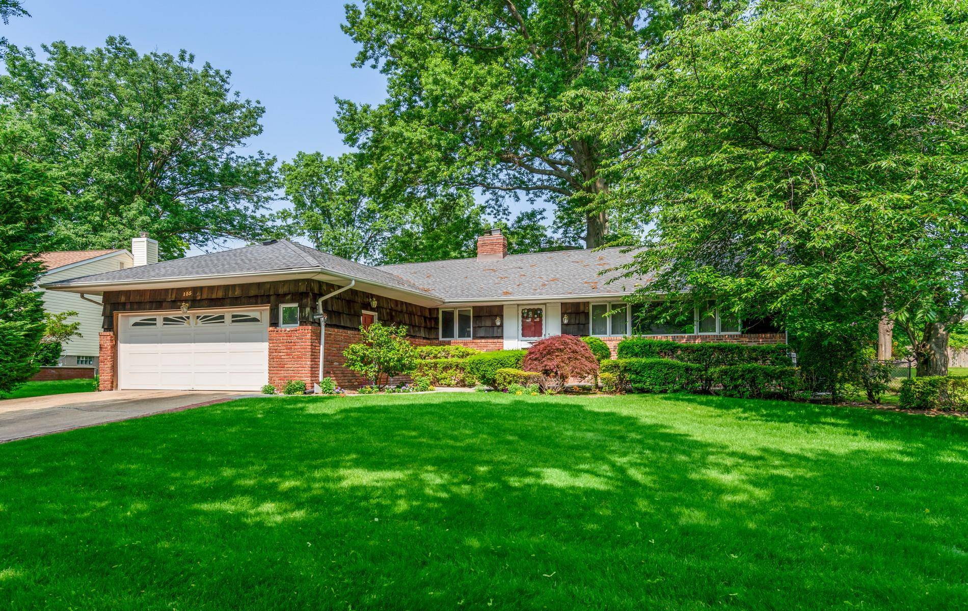Roslyn, NY 11576,155 Shrub Hollow RD