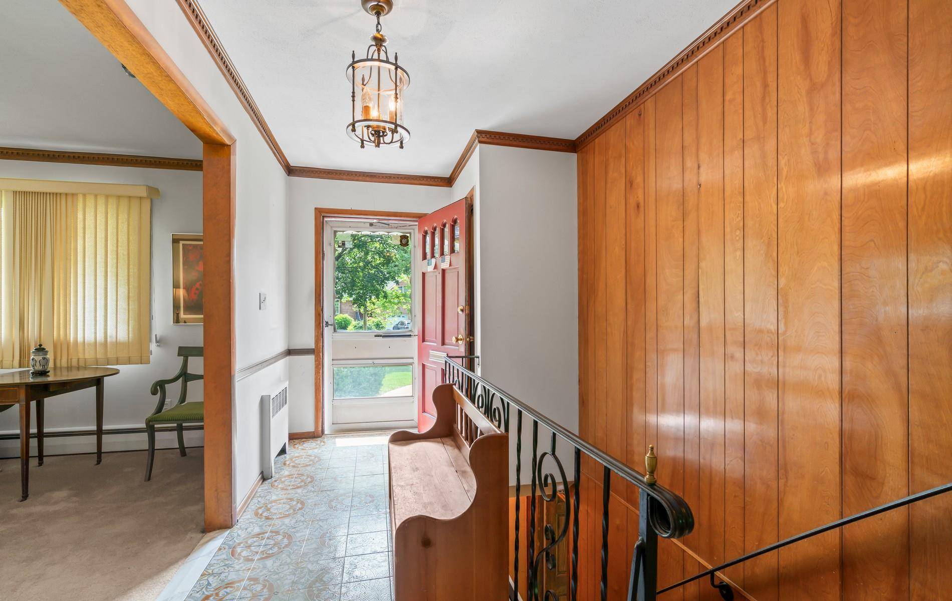 Roslyn, NY 11576,155 Shrub Hollow RD