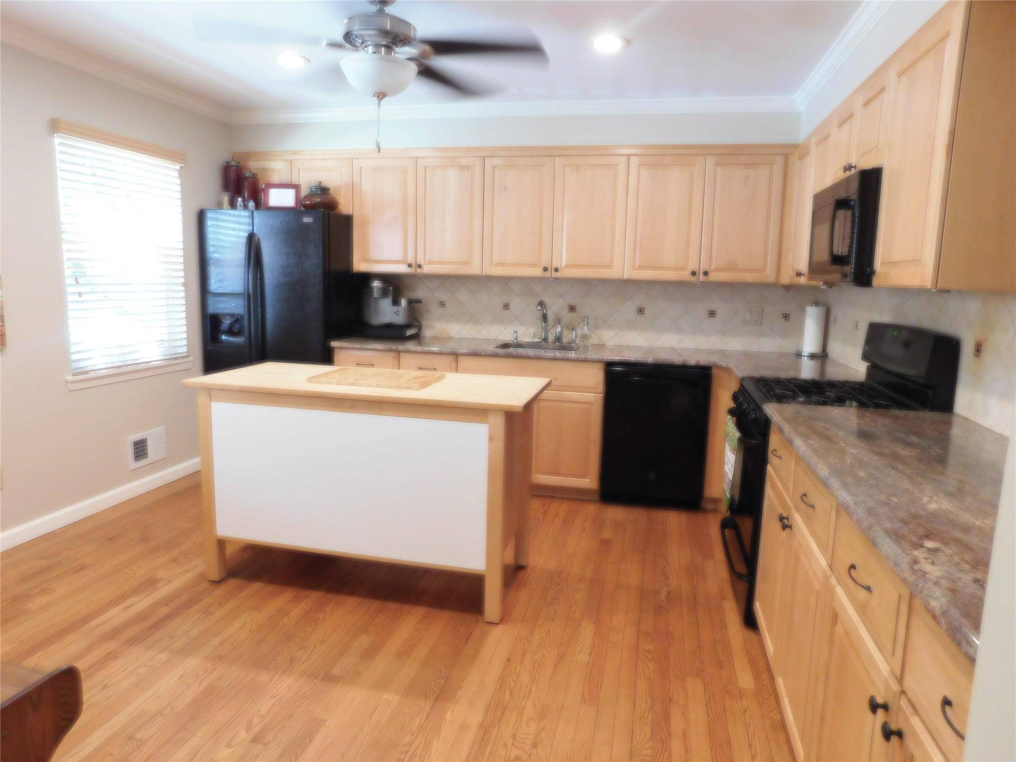 Suffern, NY 10901,438 Genesee CT