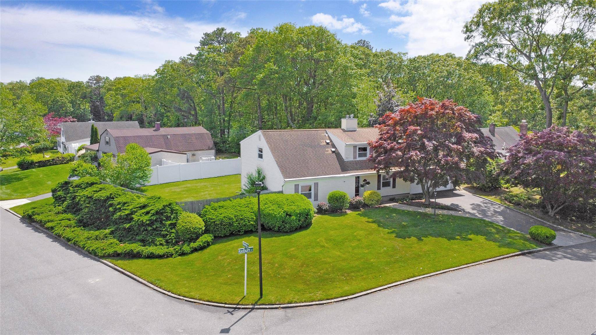 Farmingville, NY 11738,6 Radburn DR