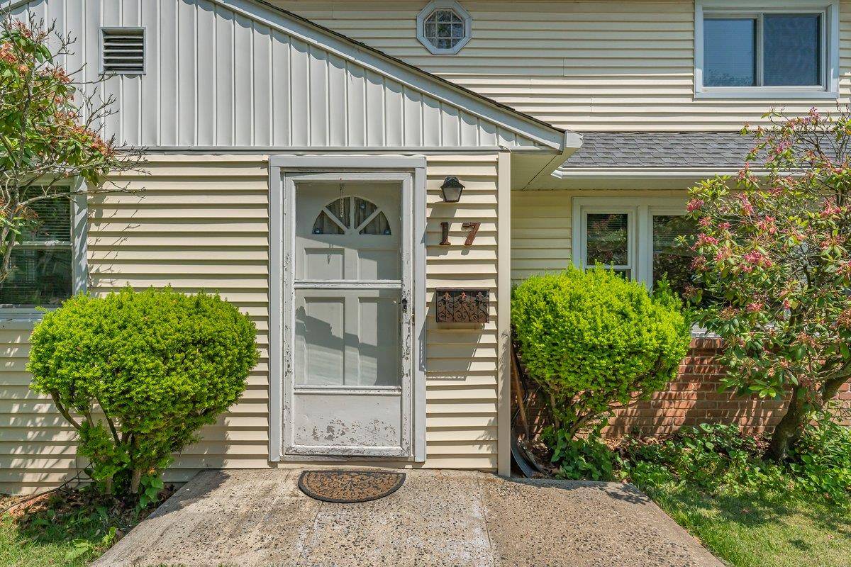 Yonkers, NY 10705,17 Linn PL