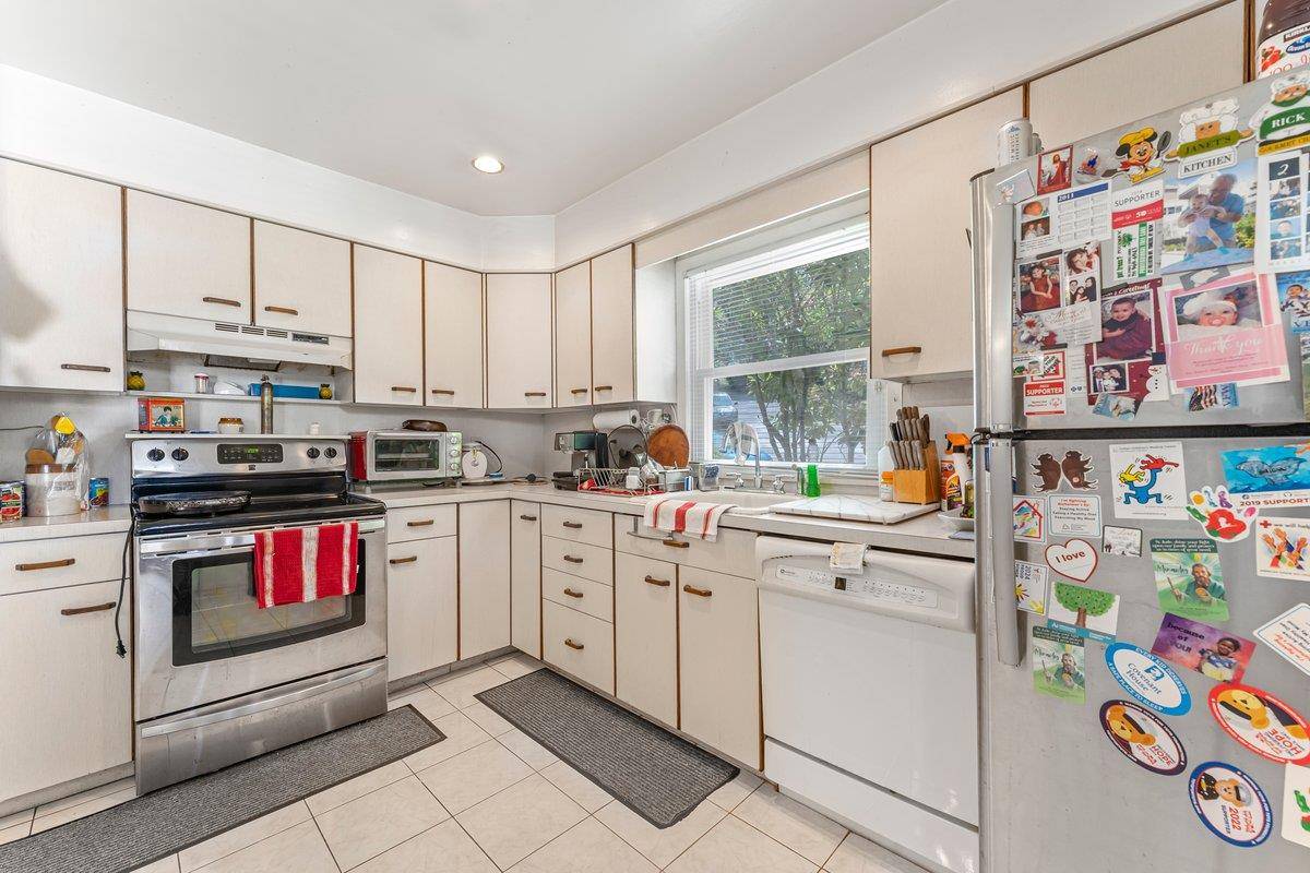 Yonkers, NY 10705,17 Linn PL