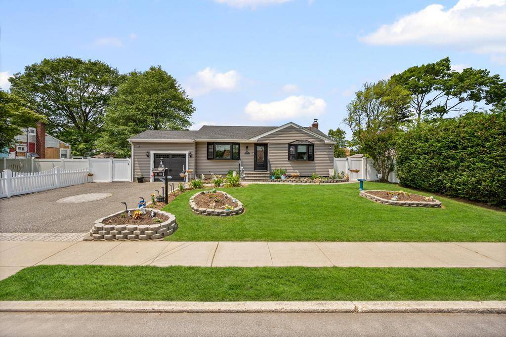 North Babylon, NY 11703,220 Farhan LN