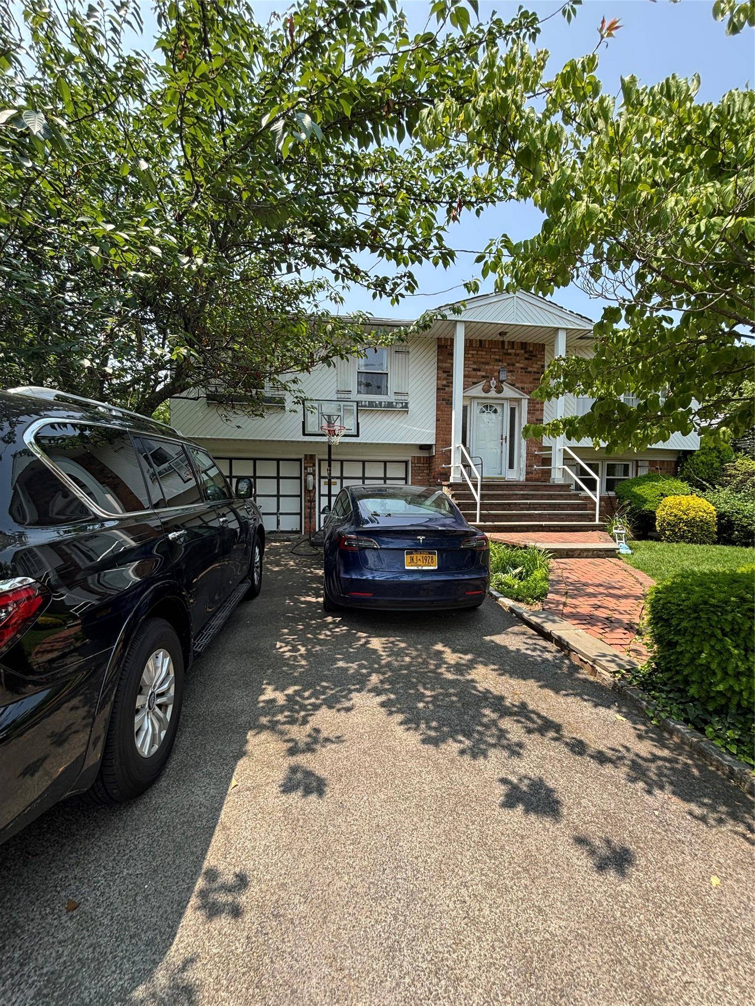 North Woodmere, NY 11581,6 Valley LN