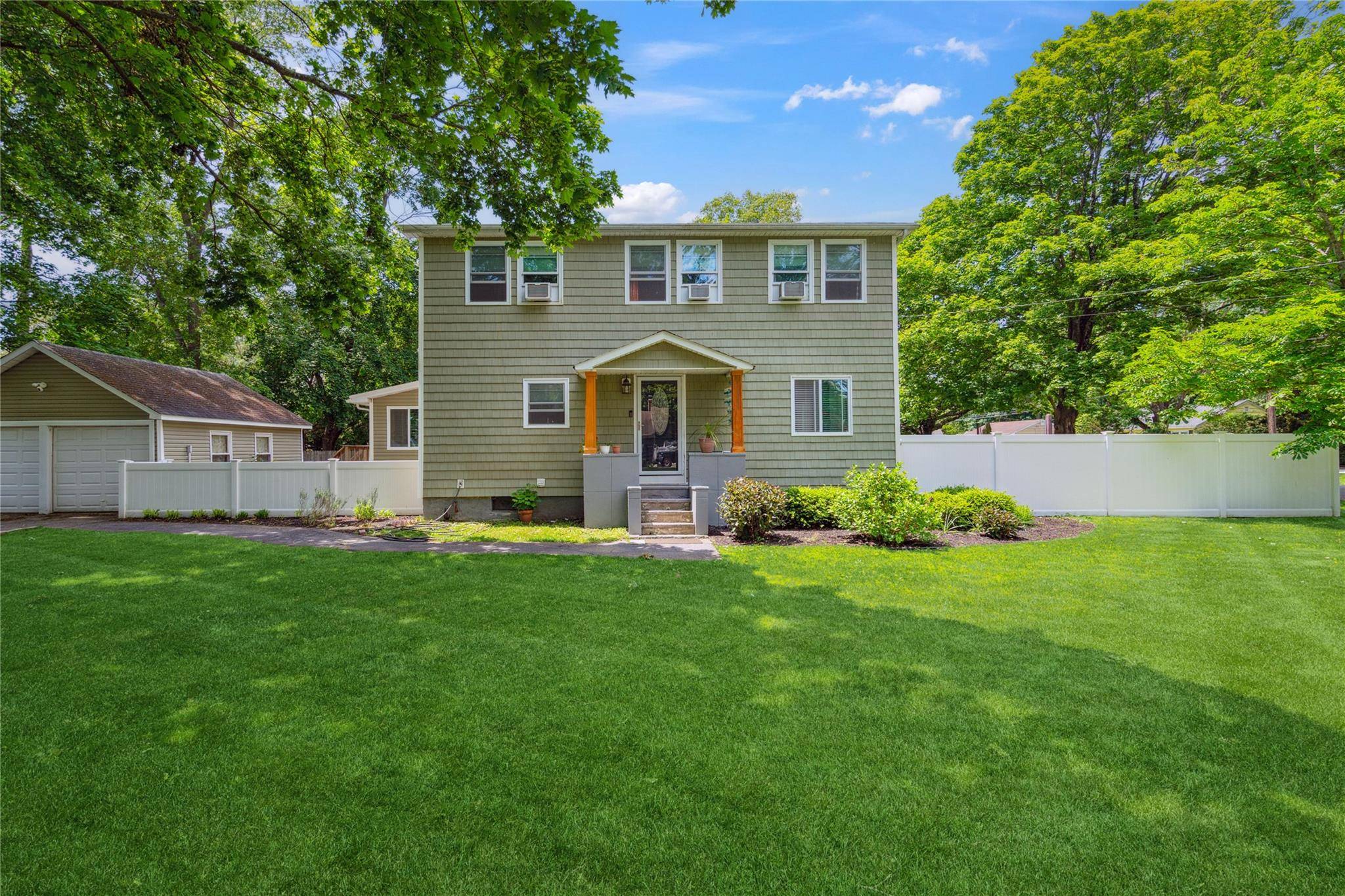 Brookhaven, NY 11719,18 Carman BLVD