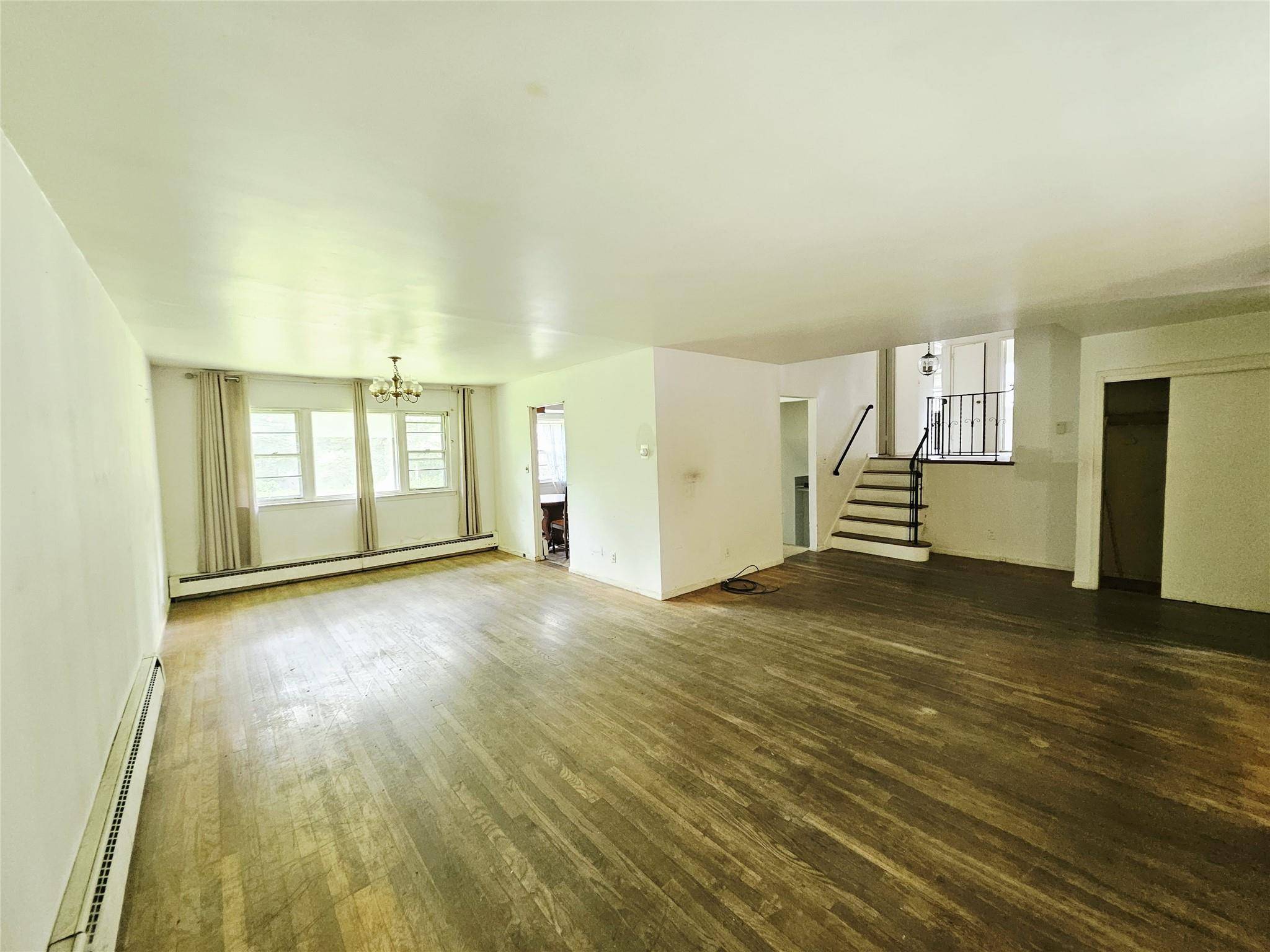 Melville, NY 11747,33 Eastfield LN