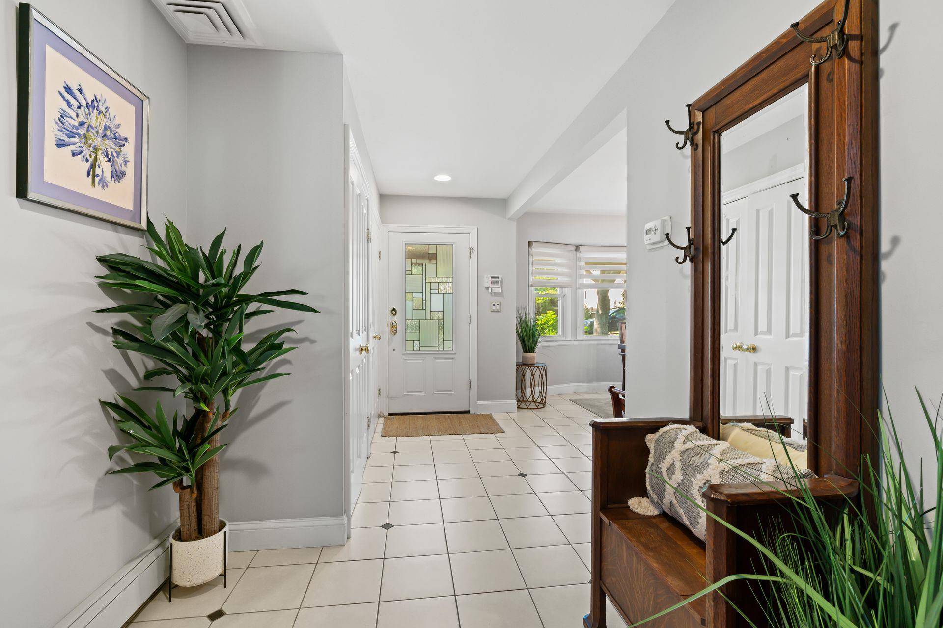 Port Washington, NY 11050,92 Radcliff AVE