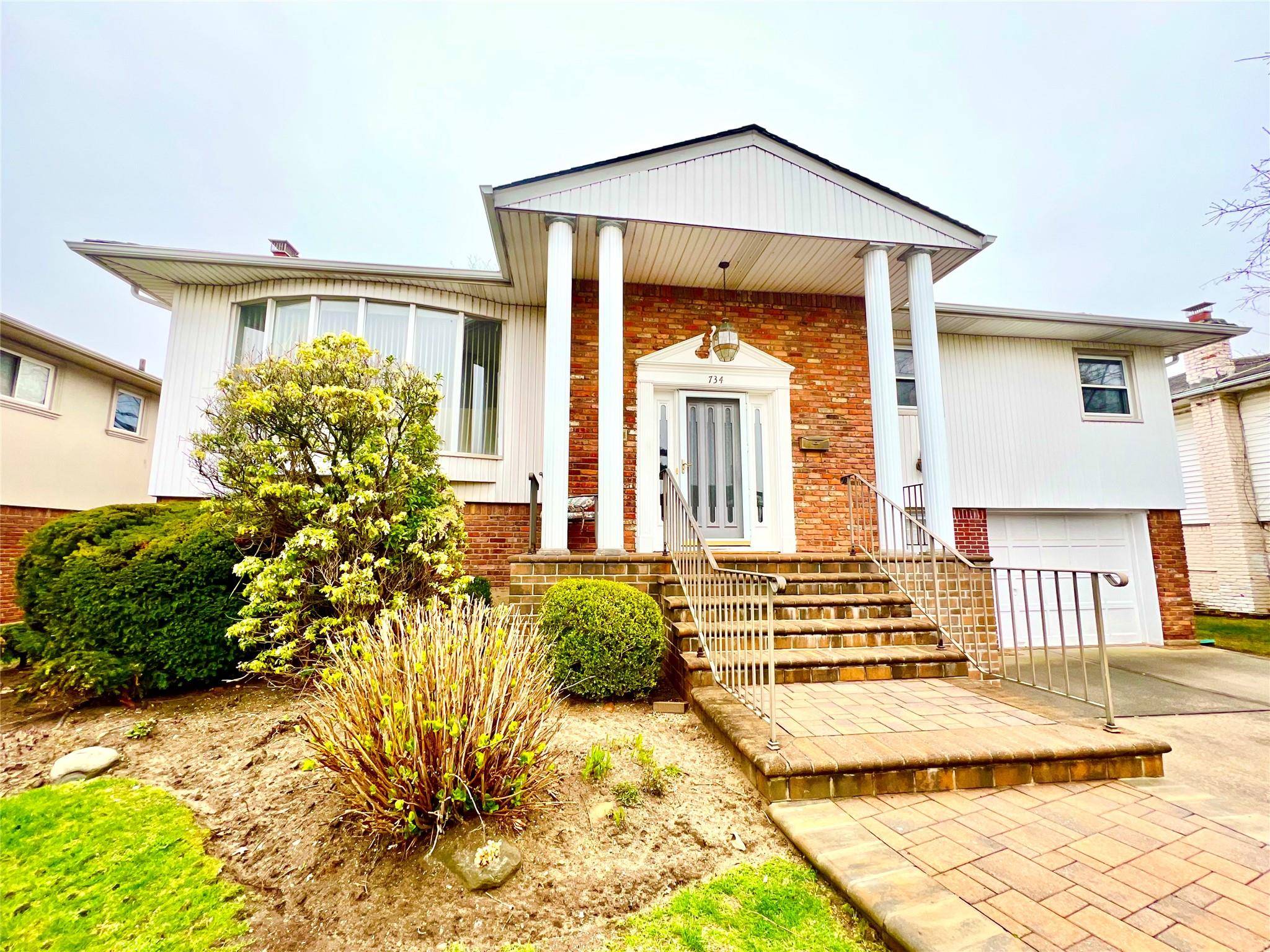 North Woodmere, NY 11581,734 Golf DR
