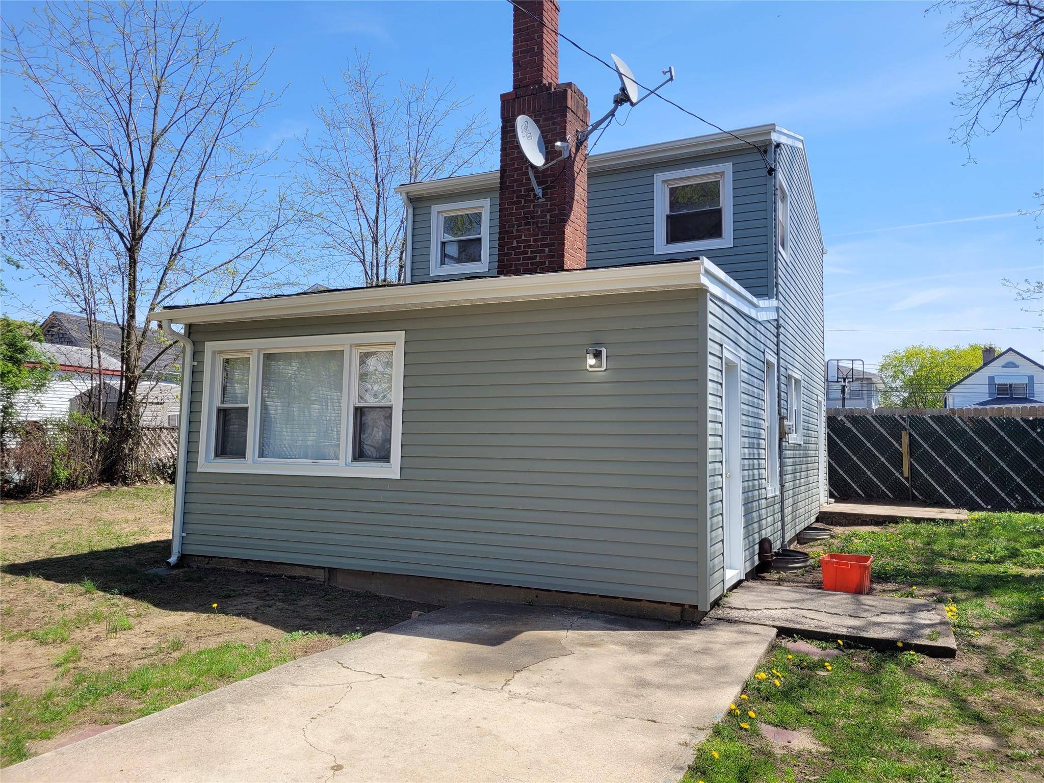 Floral Park, NY 11003,150 Louis AVE
