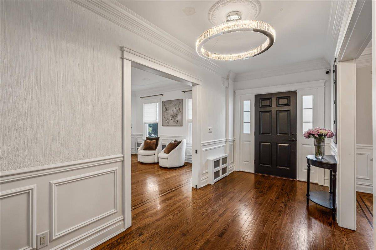Rockville Centre, NY 11570,195 Hempstead AVE