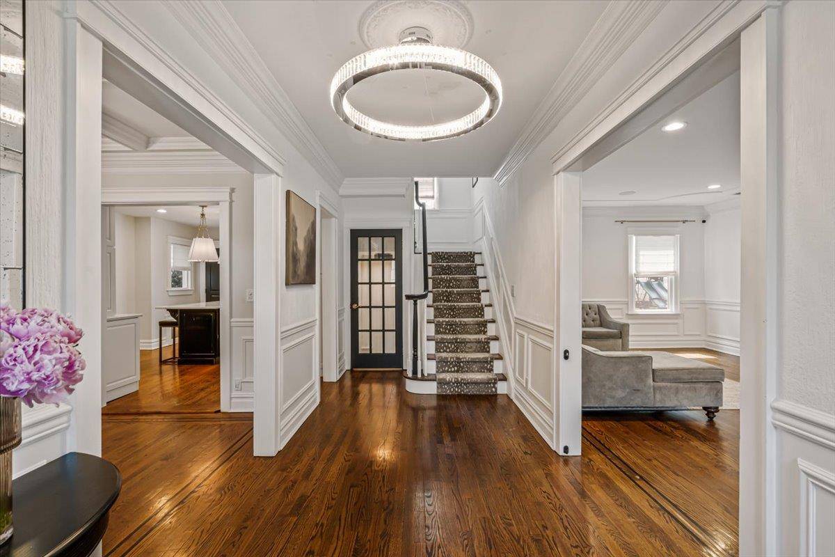 Rockville Centre, NY 11570,195 Hempstead AVE