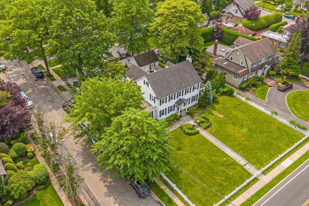 Rockville Centre, NY 11570,195 Hempstead AVE
