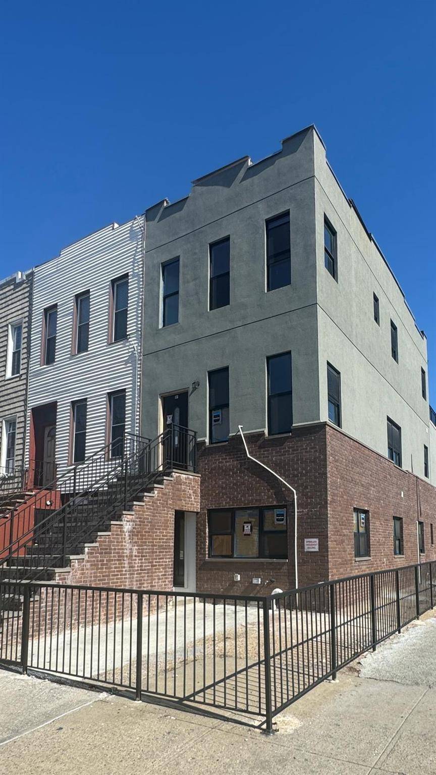 Brooklyn, NY 11233,31 Roosevelt PL