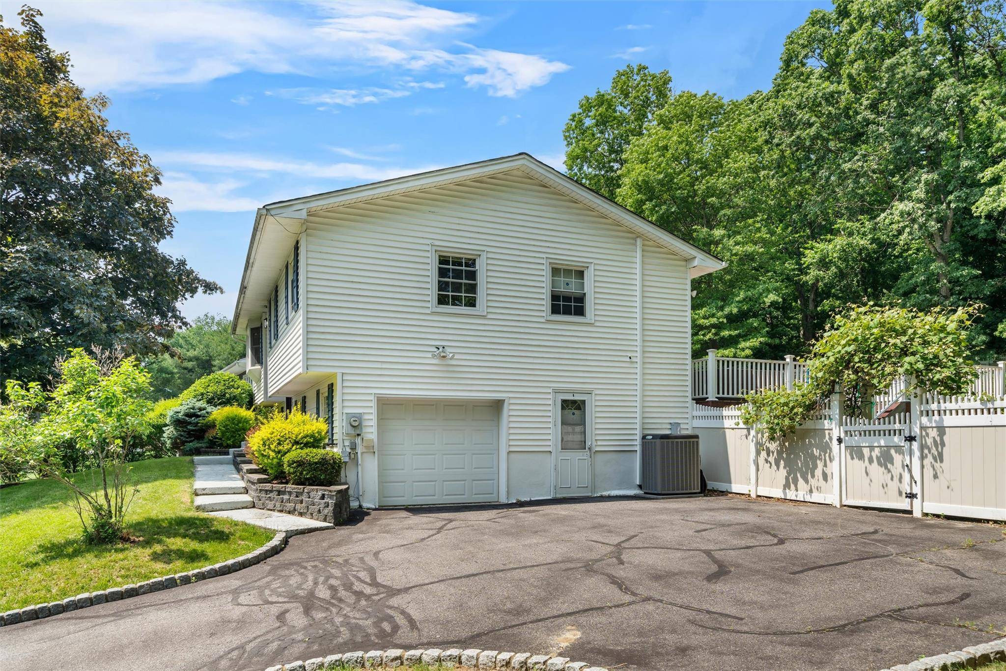 Montgomery, NY 12549,154 Meadow Lark RD