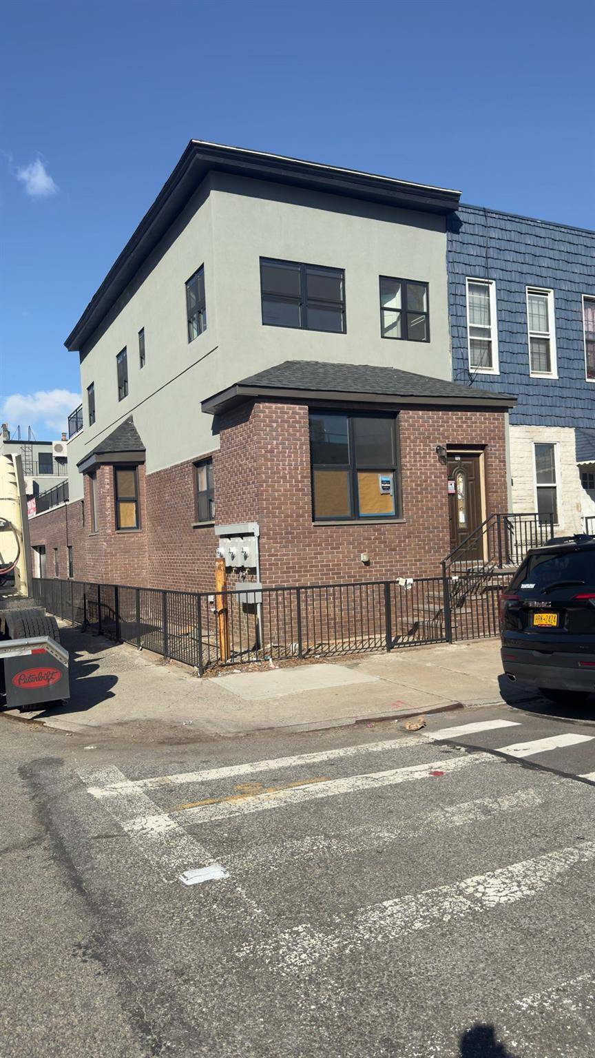 Brooklyn, NY 11233,32 Radde PL