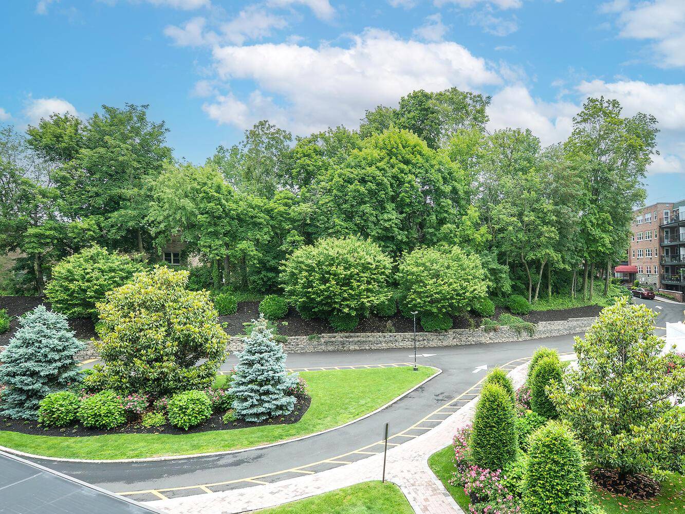 Glen Cove, NY 11542,32 Pearsall AVE #3A