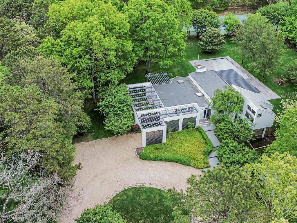 East Hampton, NY 11937,580 Hands Creek RD