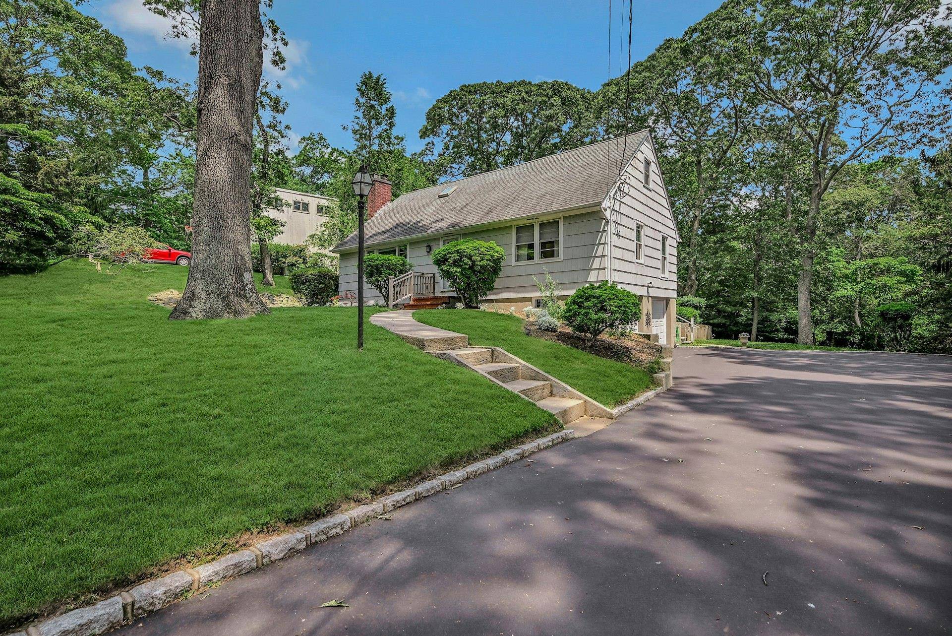 Shoreham, NY 11786,39 Dartmouth RD