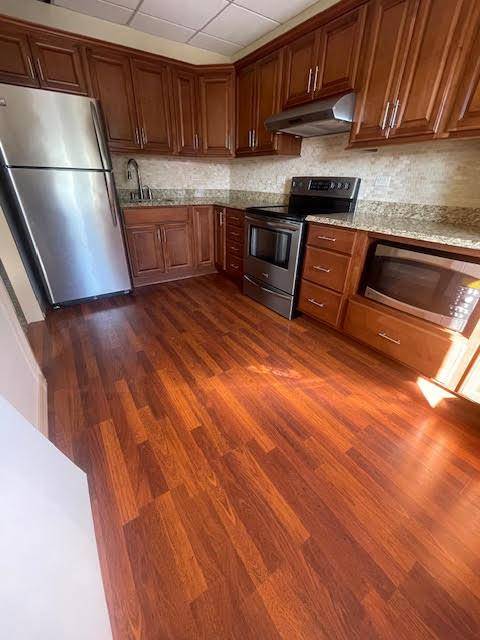 Uniondale, NY 11553,879 Nassau RD