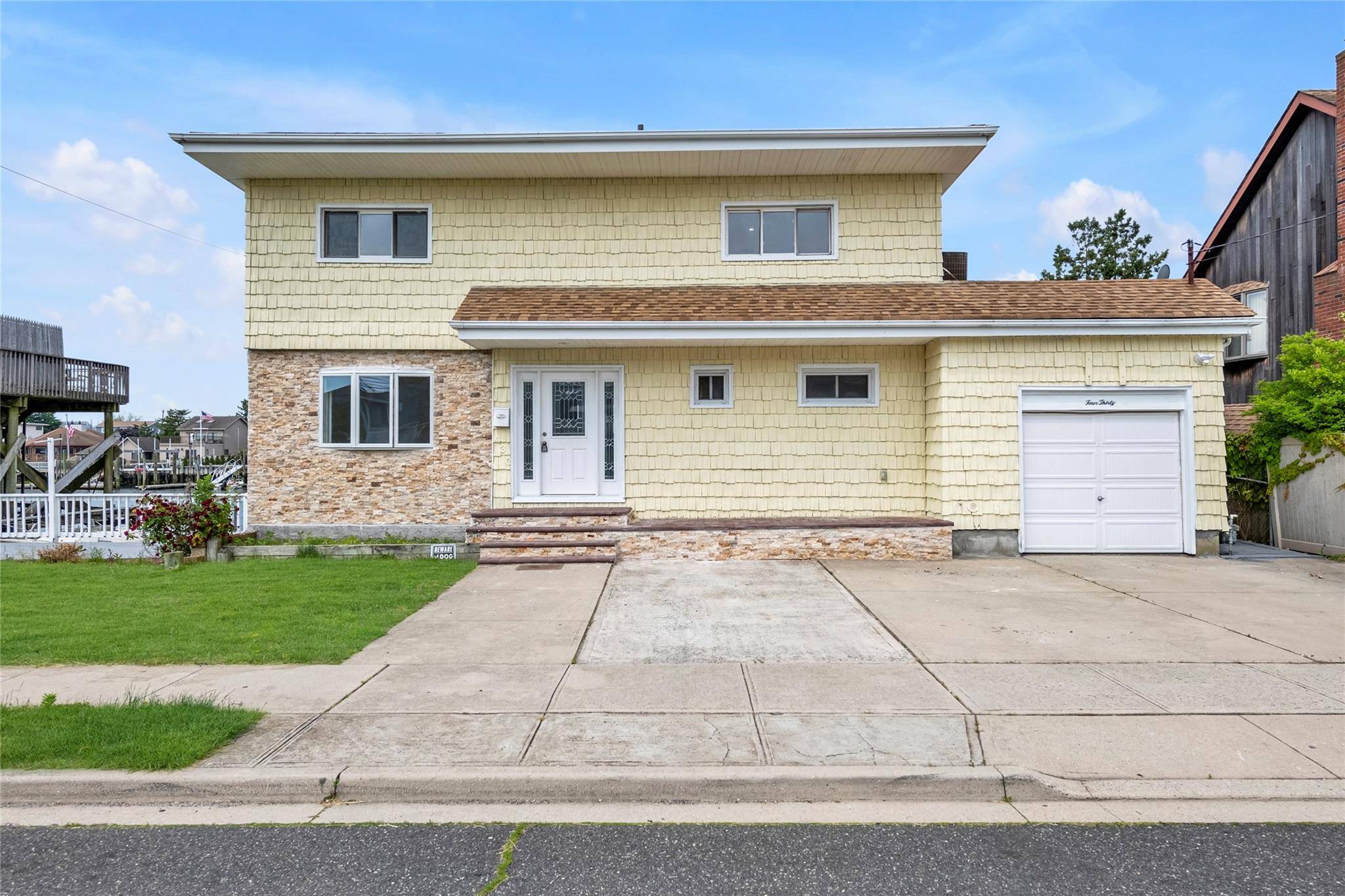 Freeport, NY 11520,430 Roosevelt AVE