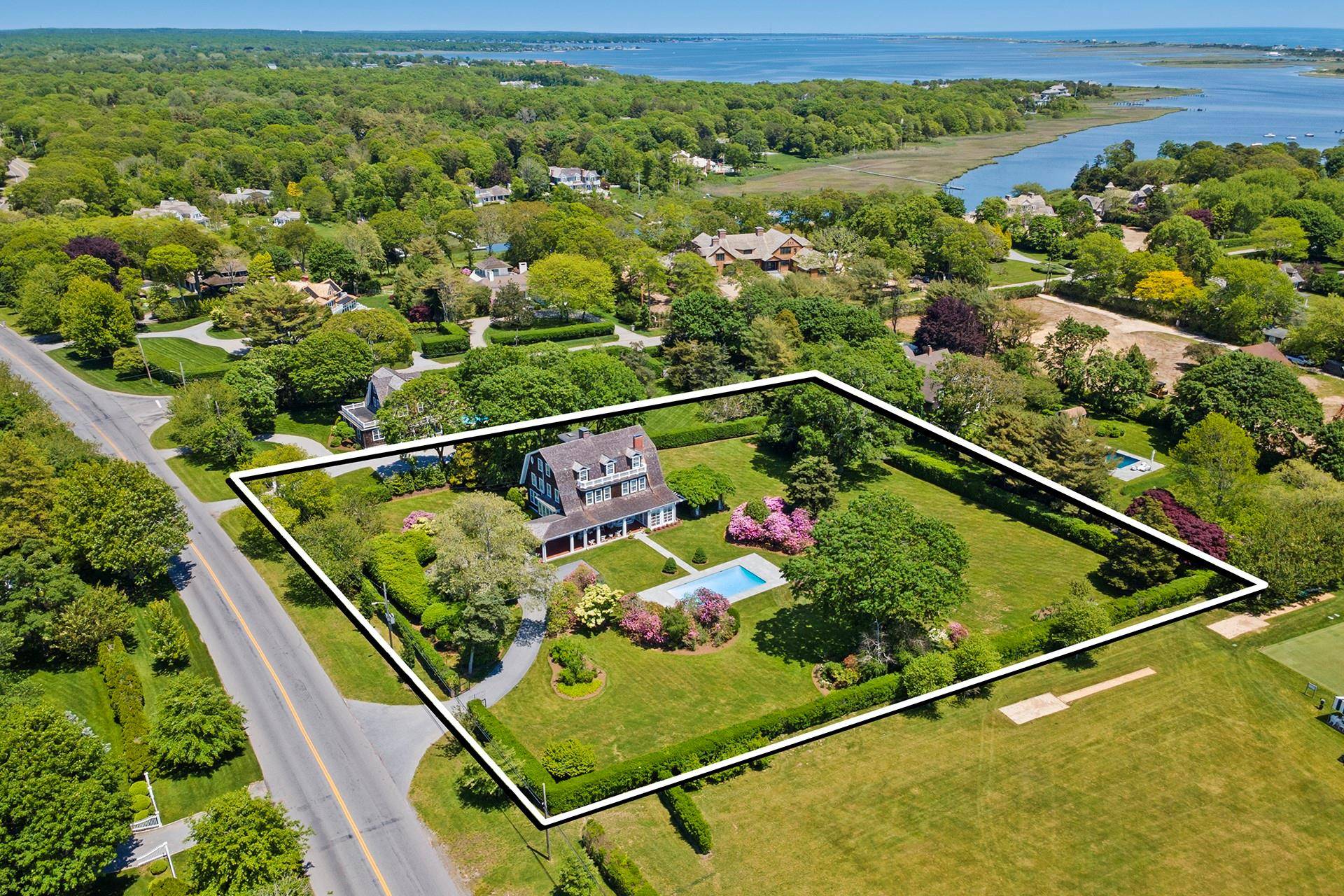 Quogue, NY 11959,107 Quogue ST