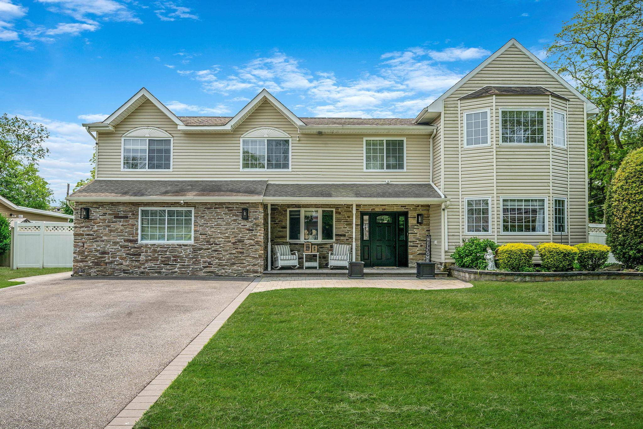 Commack, NY 11725,33 Stonywood DR