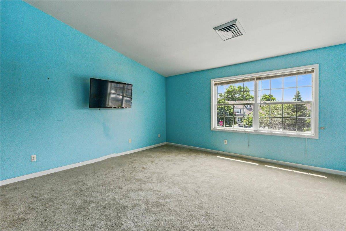 Valley Stream, NY 11580,1512 Willow LN
