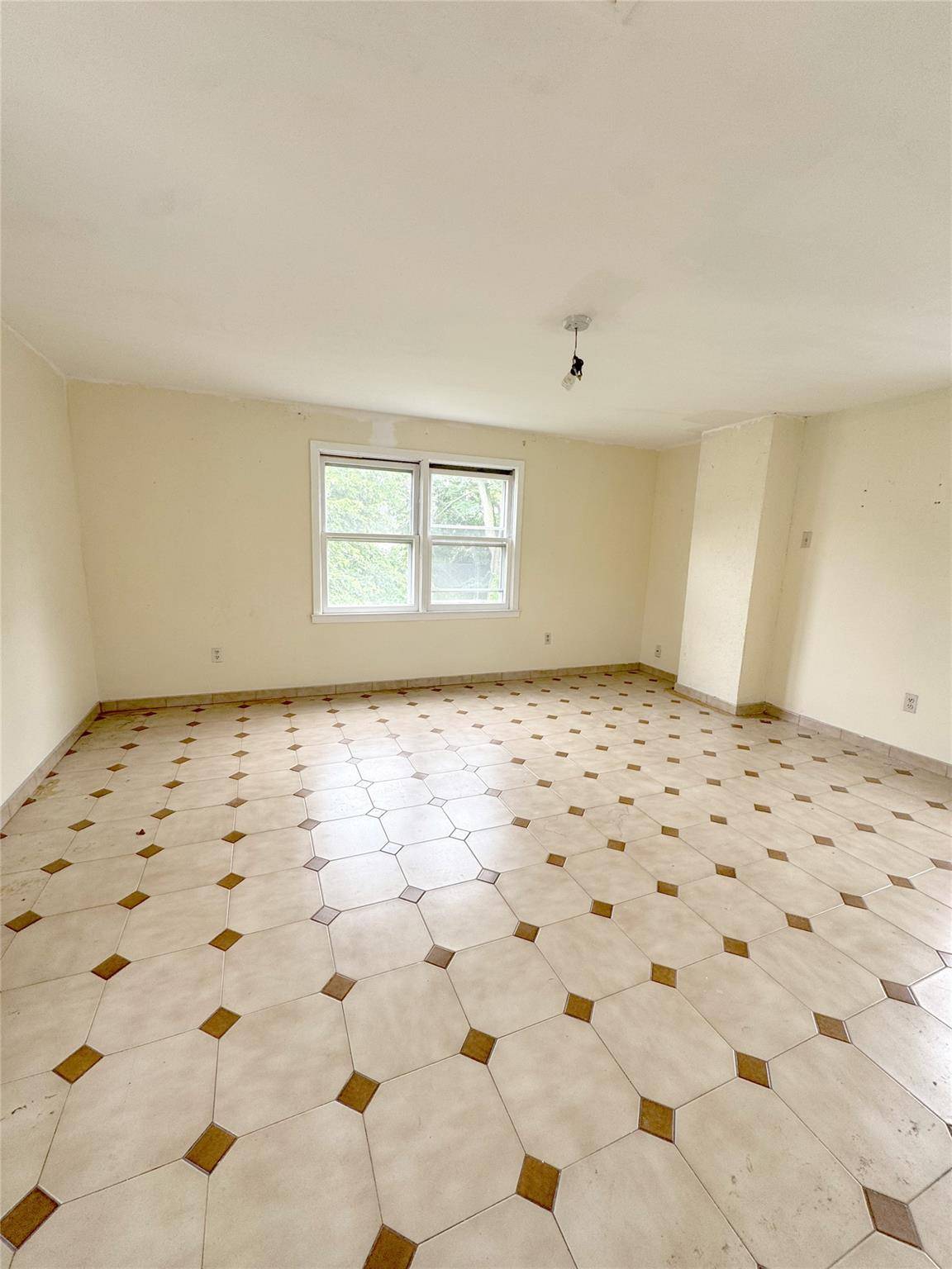 Rockville Centre, NY 11570,124 Raymond ST