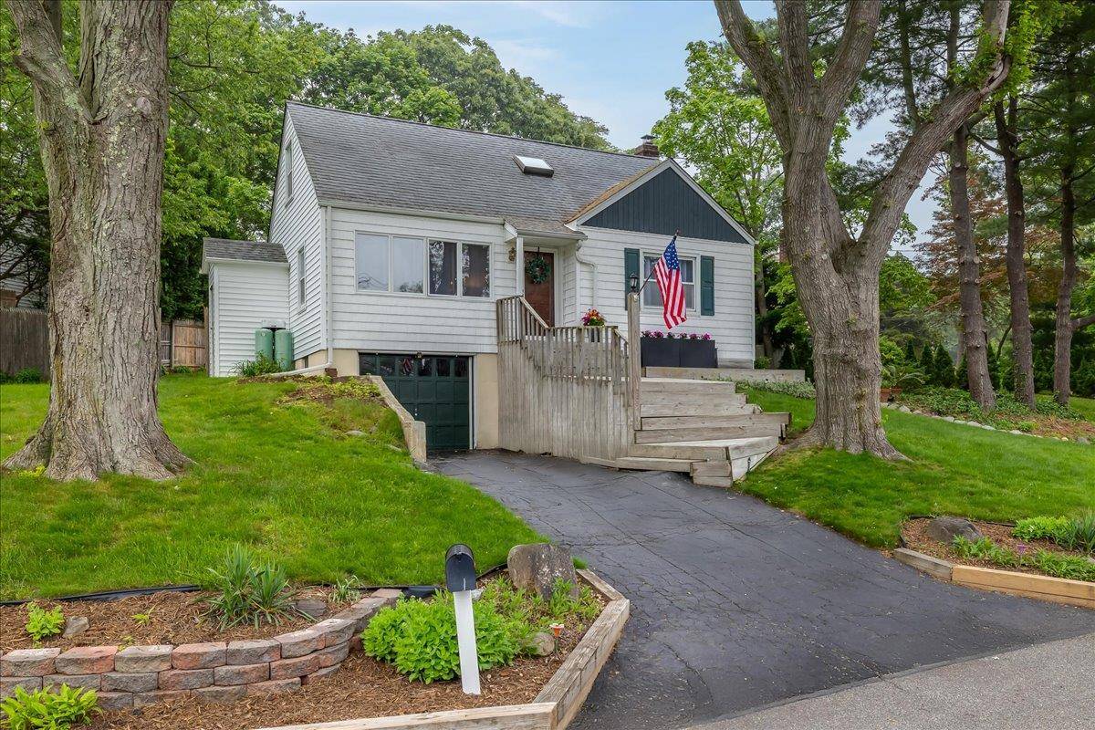 Huntington Station, NY 11746,3 Waywood PL