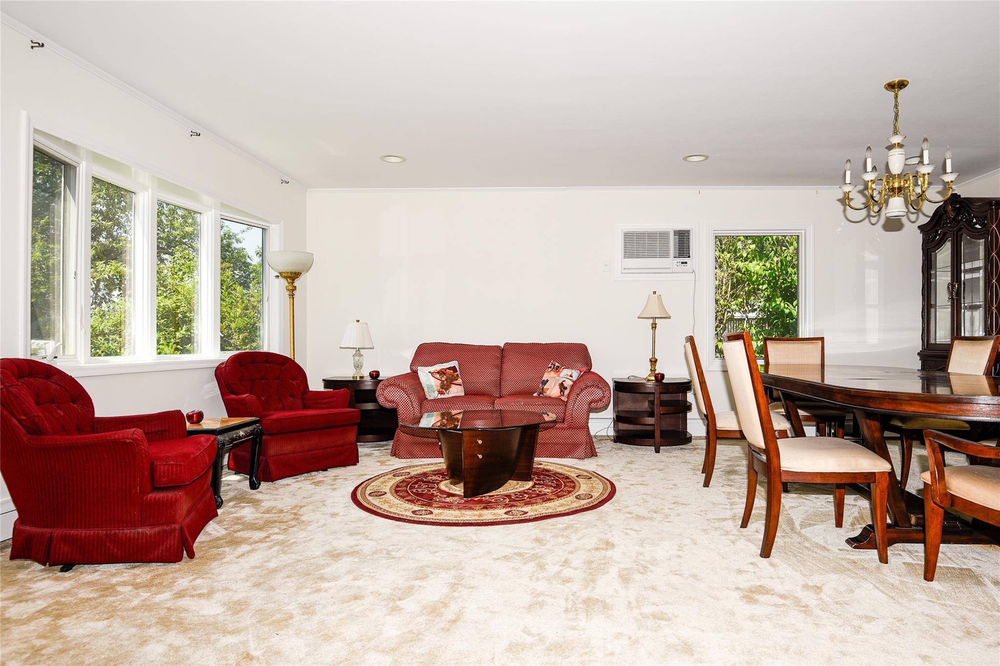 Levittown, NY 11756,5 Rolling LN