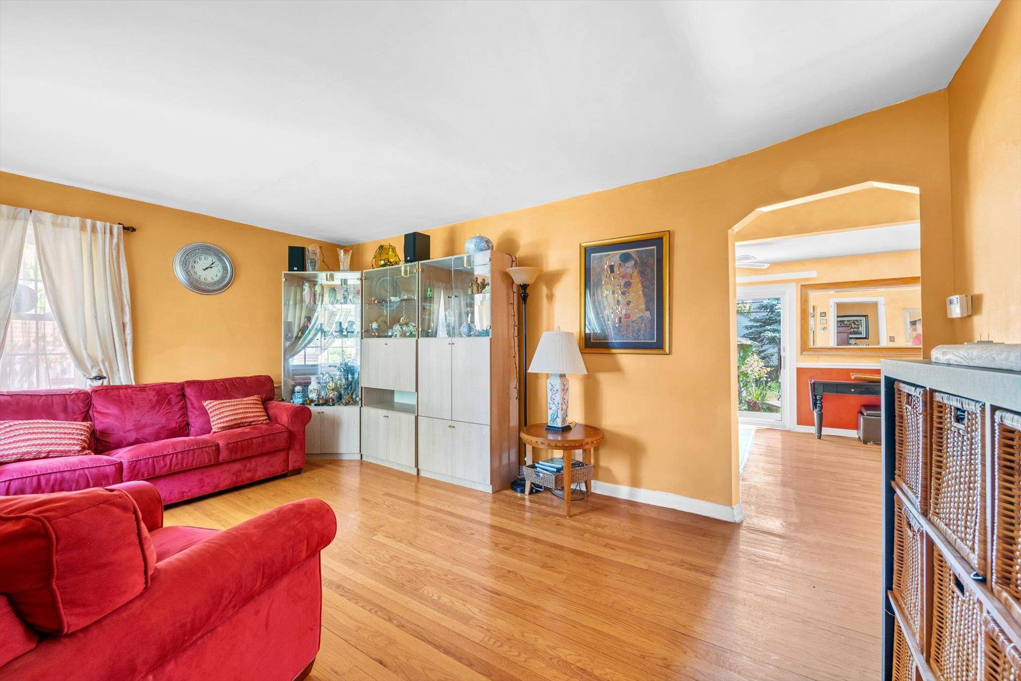 New Hyde Park, NY 11040,154 Strattford RD