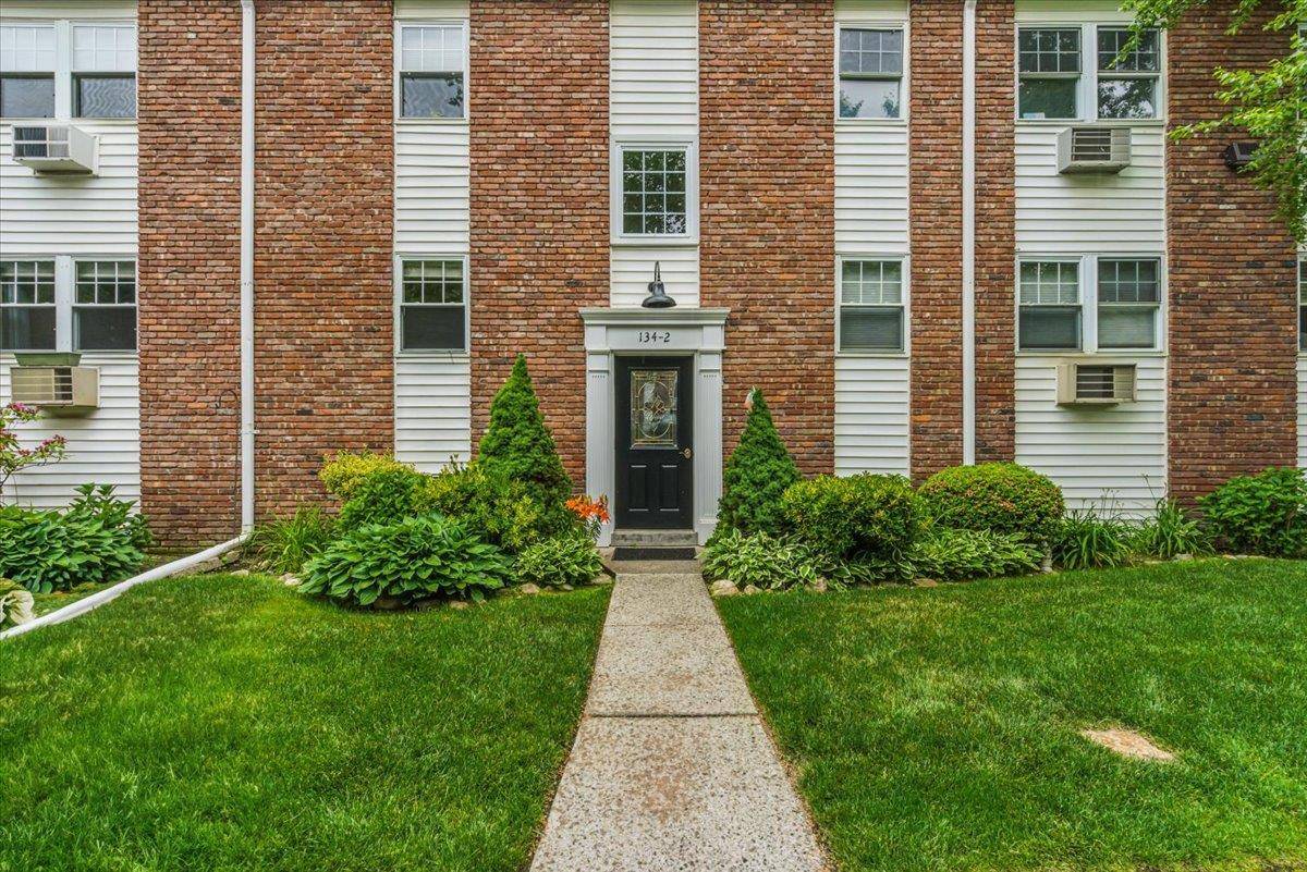 Kings Park, NY 11754,134-2 Church ST #2A