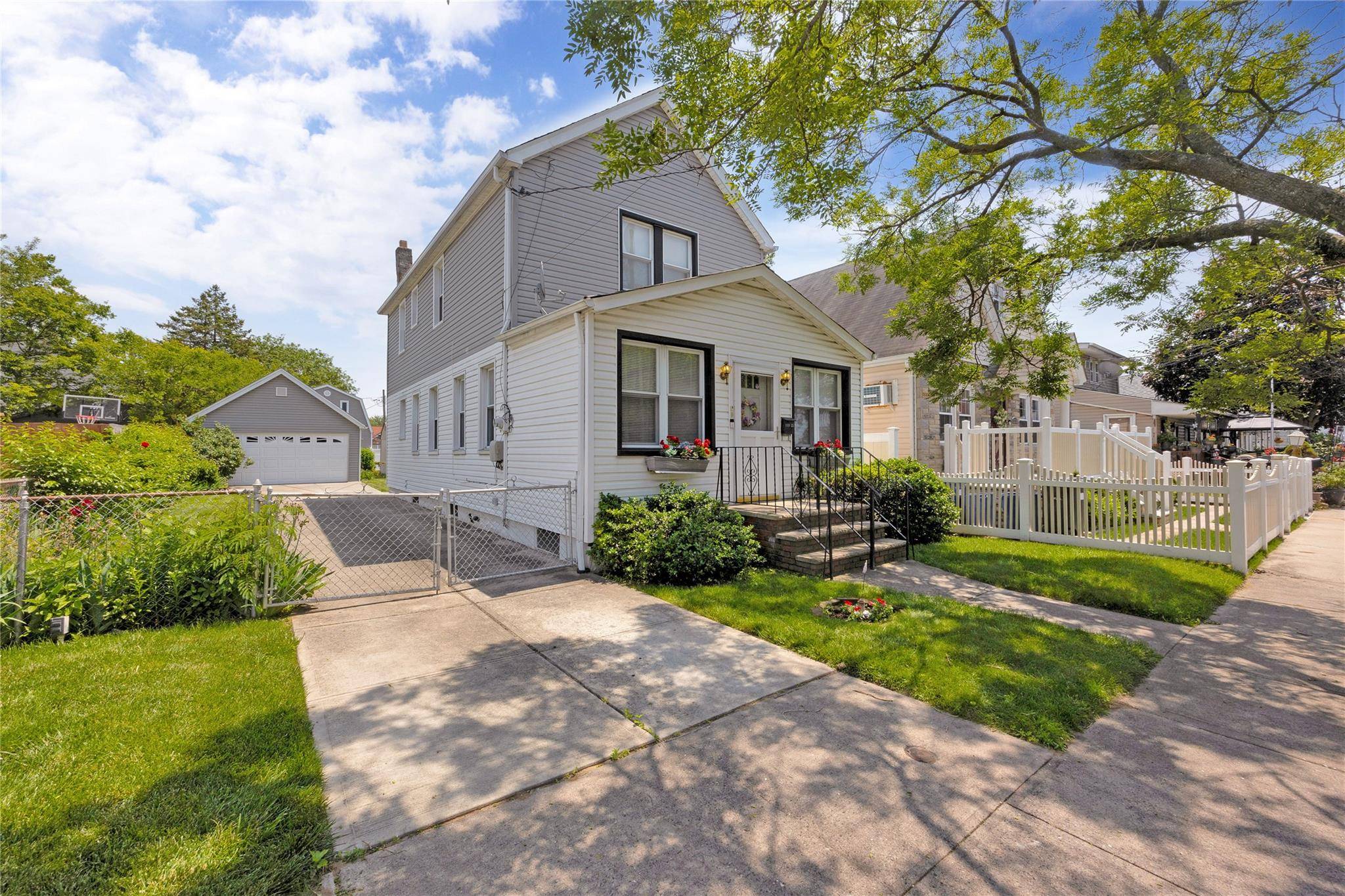 South Ozone Park, NY 11420,13325 120th ST