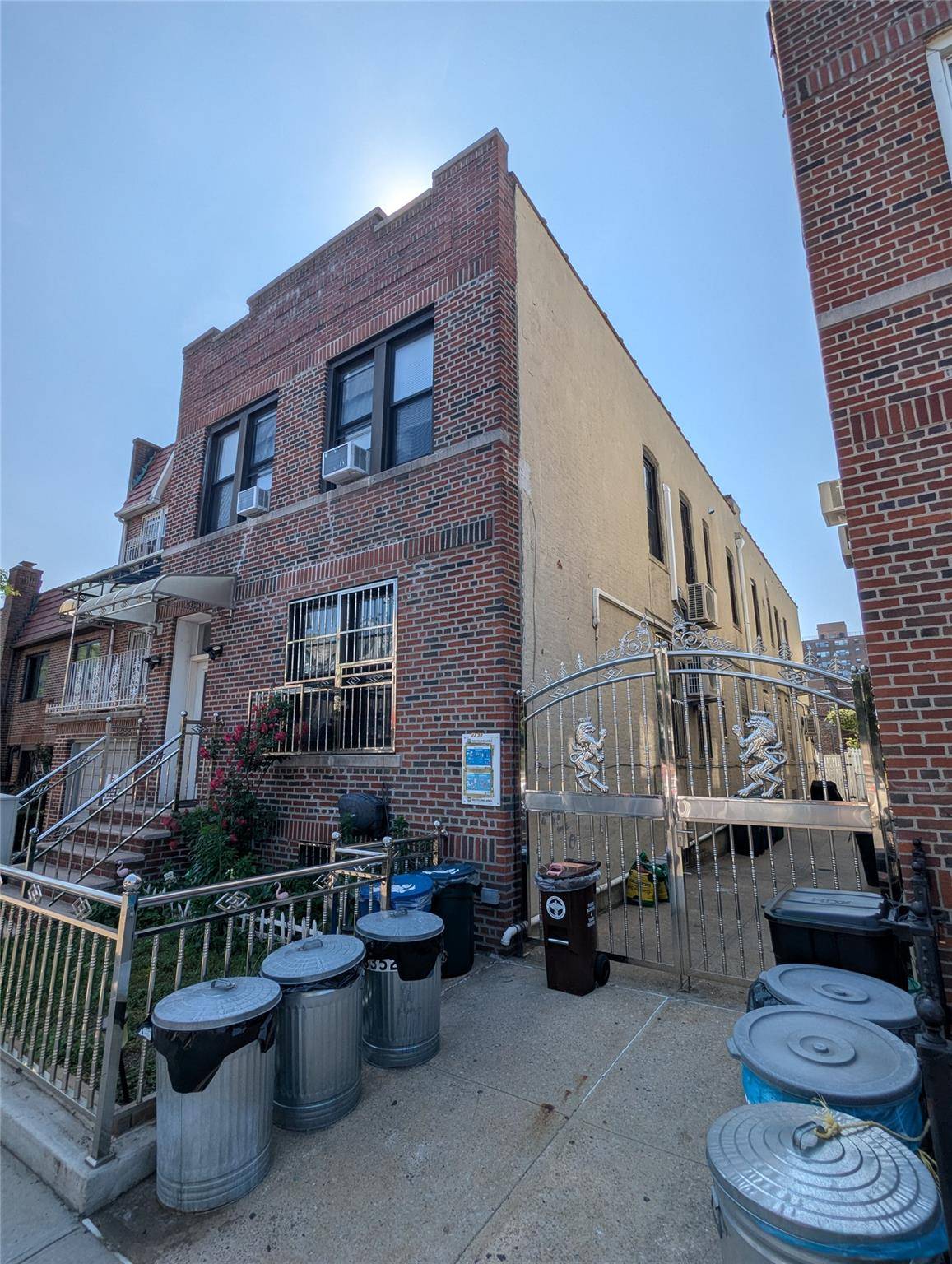 Astoria, NY 11106,3352 29th ST