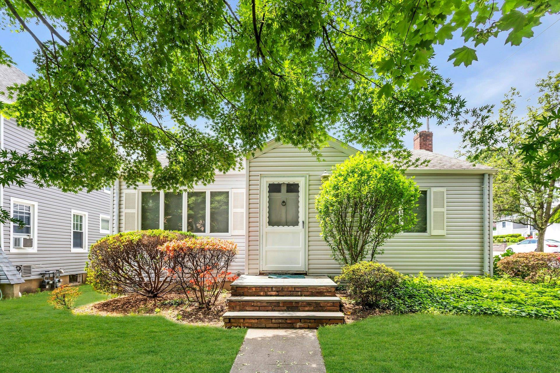 Glen Cove, NY 11542,26 1/2 Ellwood ST
