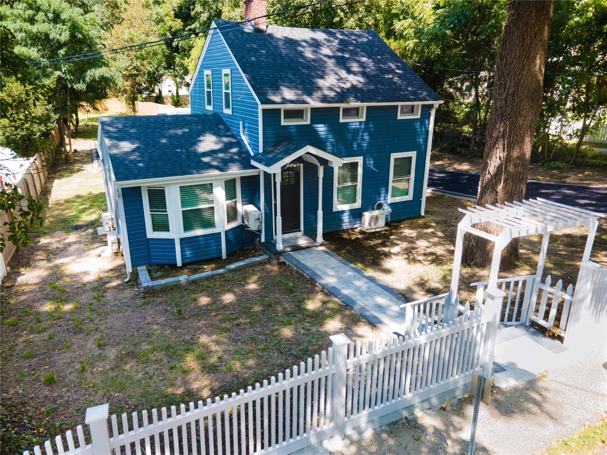 Setauket, NY 11733,389 N Main RD