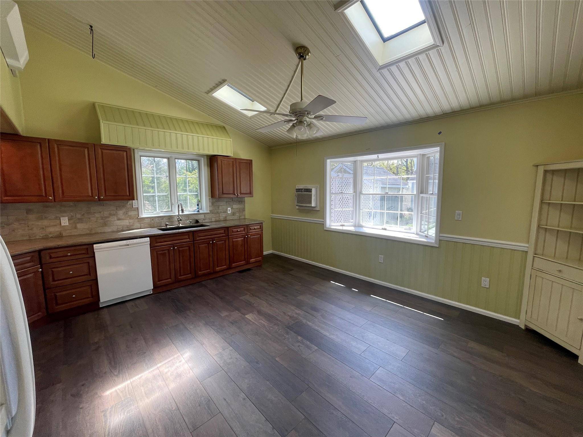 Saint James, NY 11780,496 North Country RD