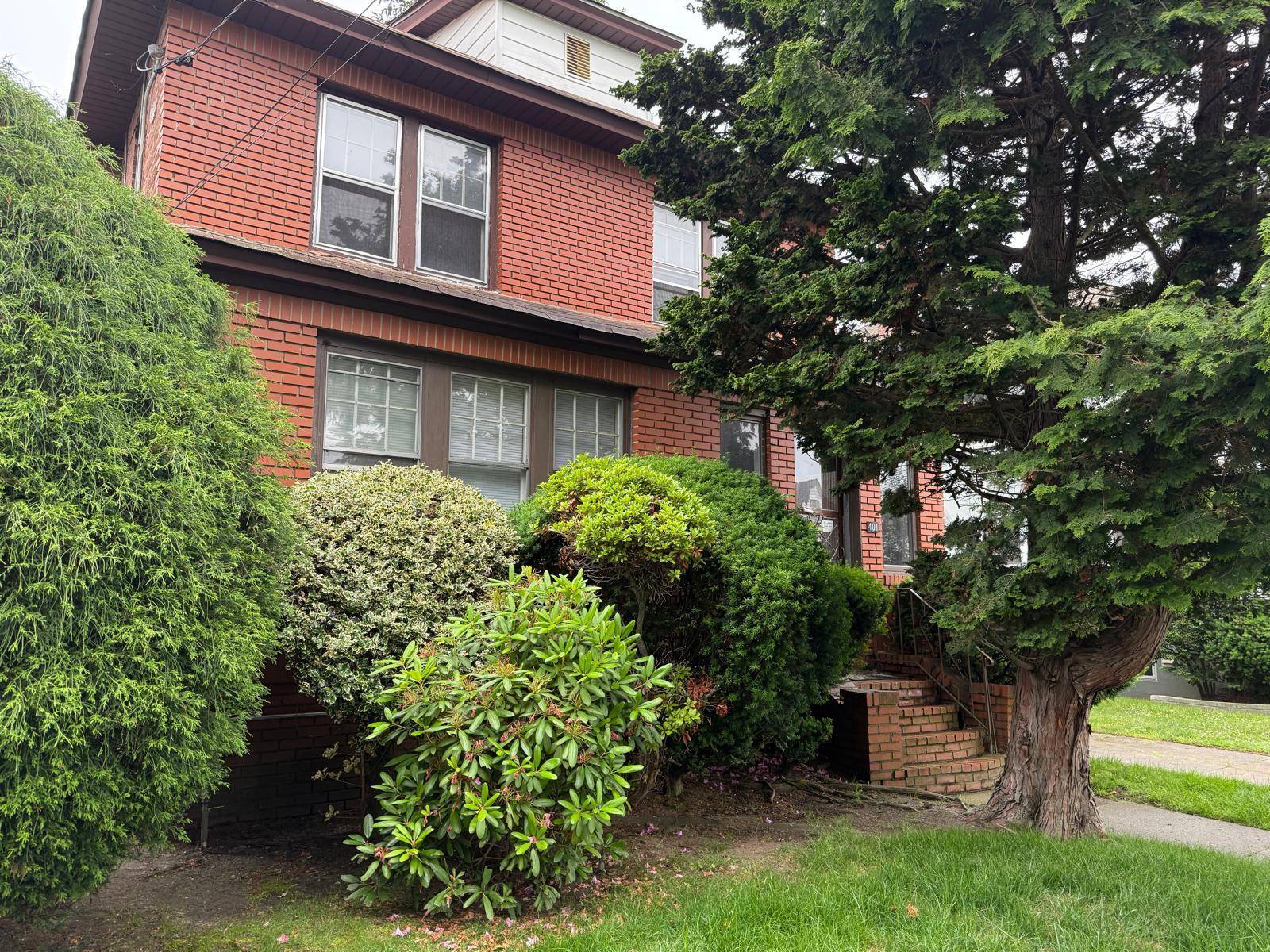 Cedarhurst, NY 11516,401 Oakland AVE