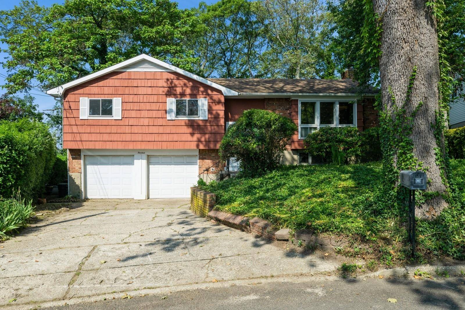 Huntington Station, NY 11746,14 Sage CT