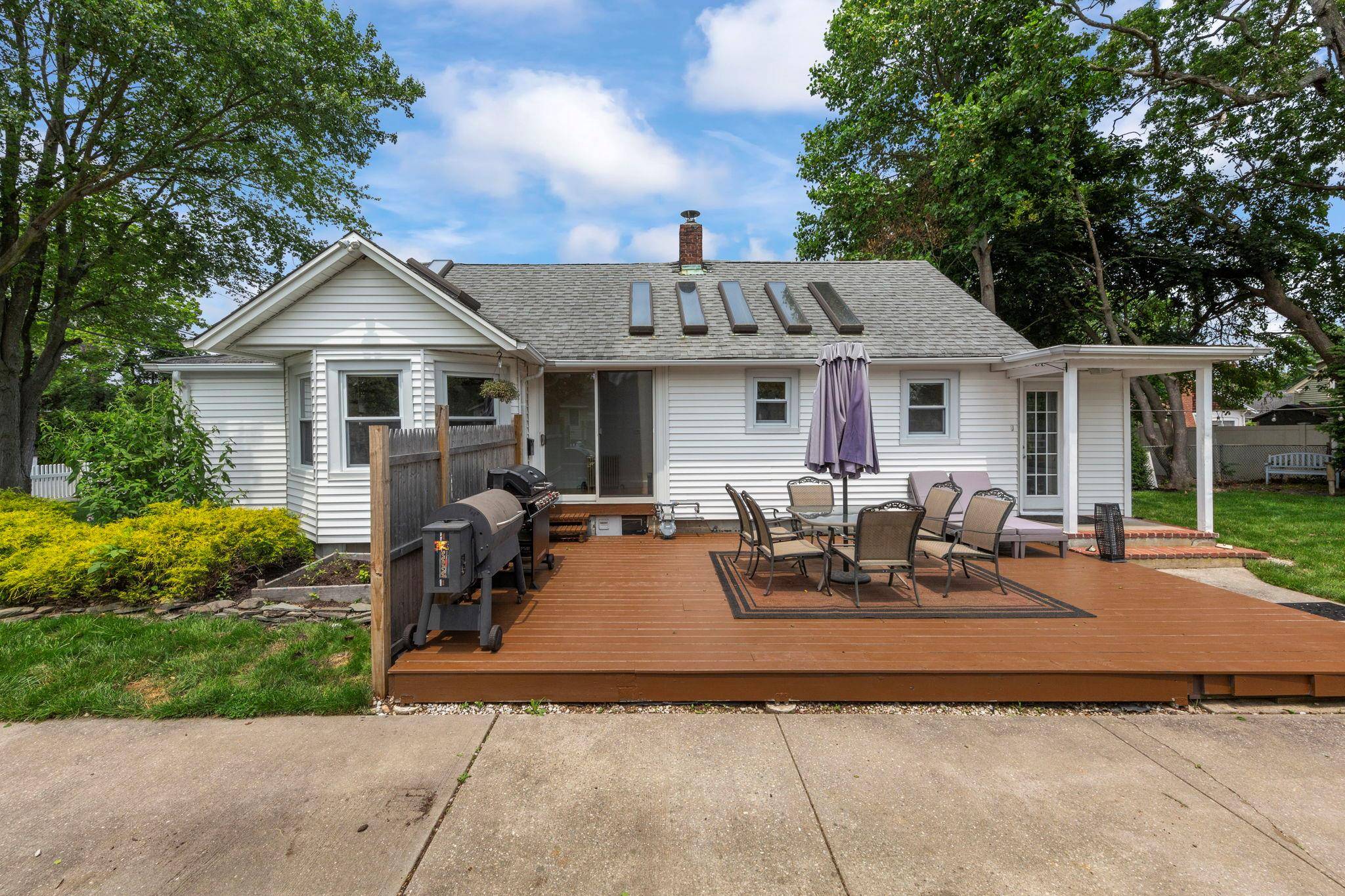 Sayville, NY 11782,43 Willett AVE