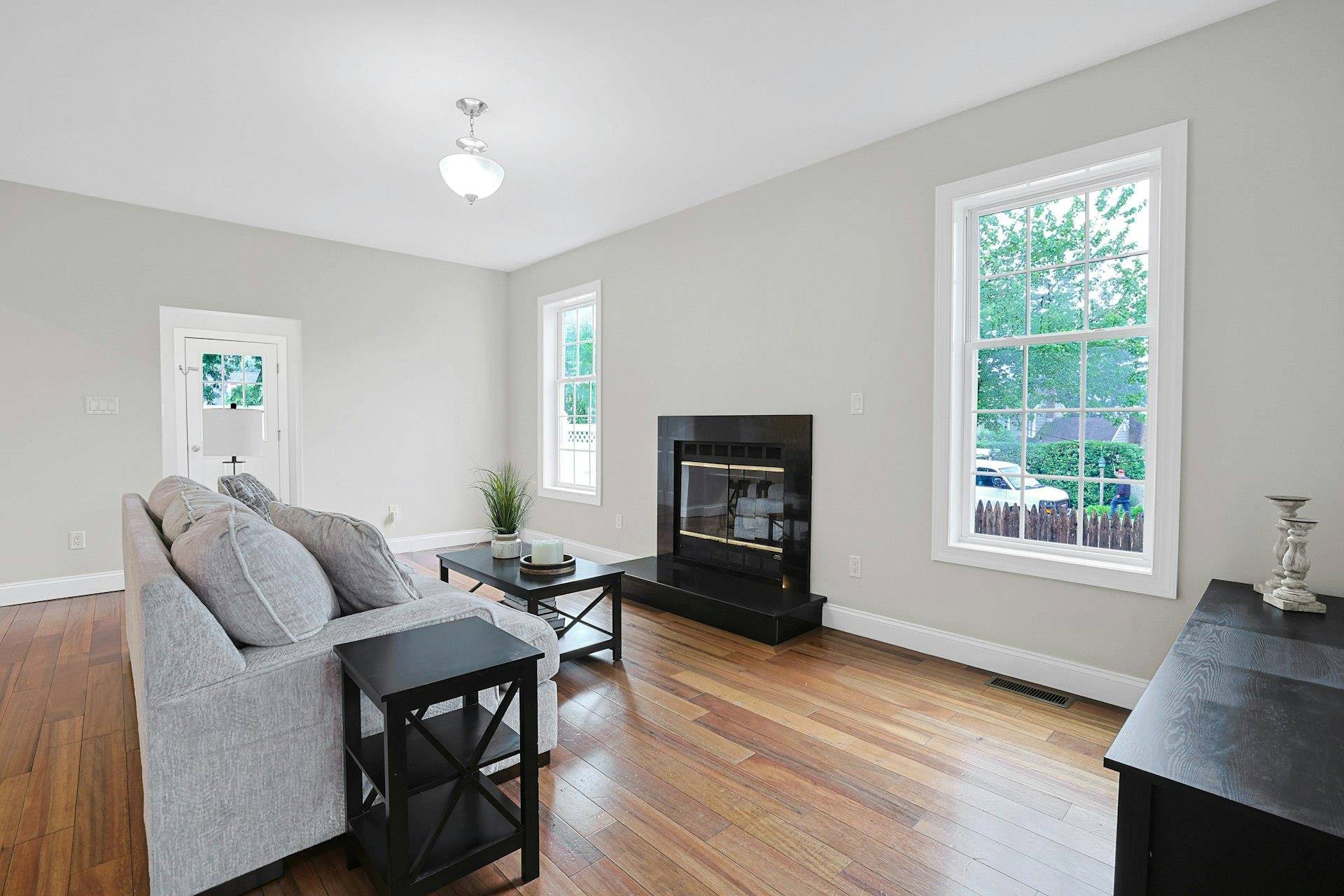 Thornwood, NY 10594,138 Westchester AVE