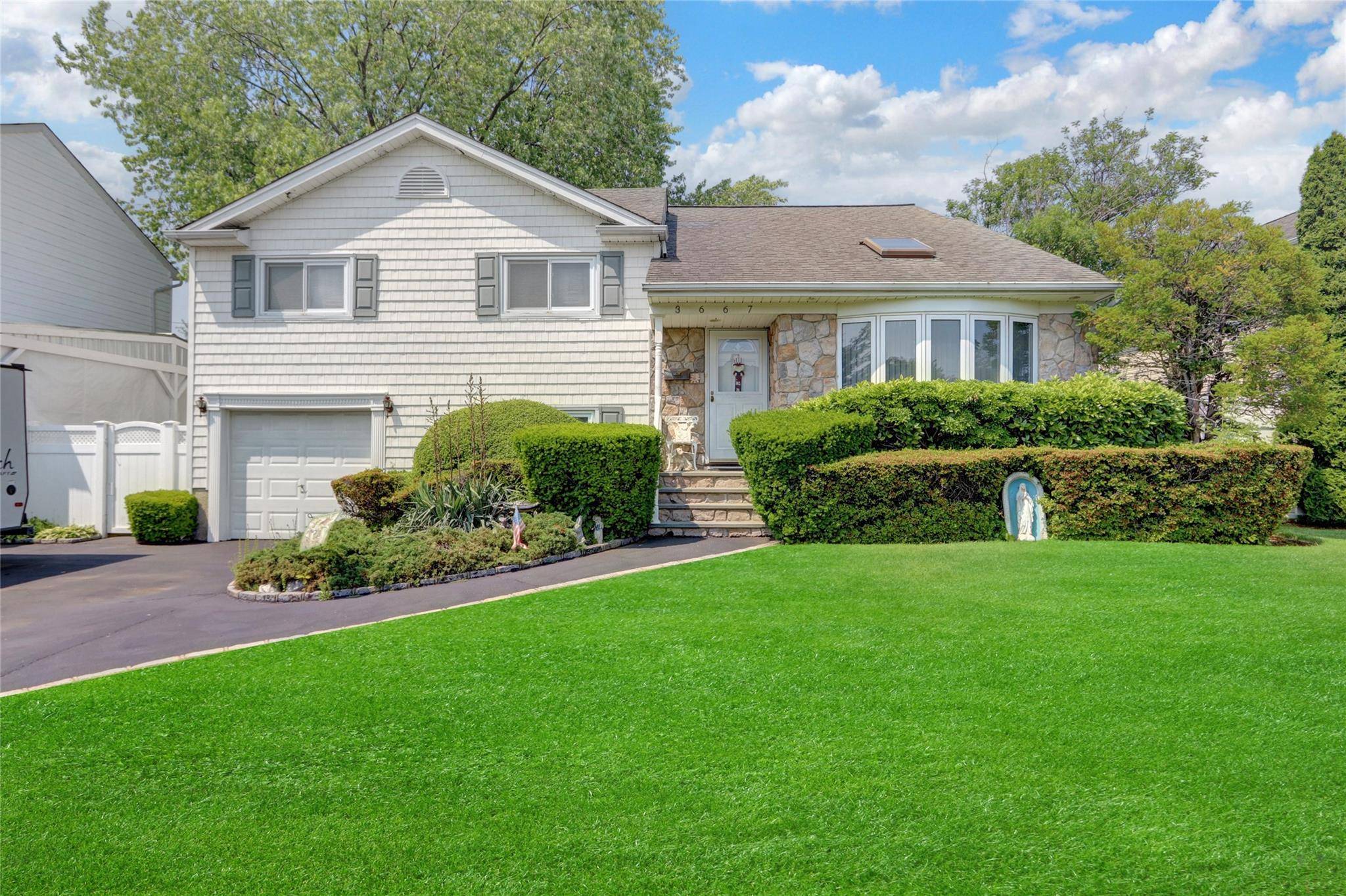 Wantagh, NY 11793,3667 Richard LN