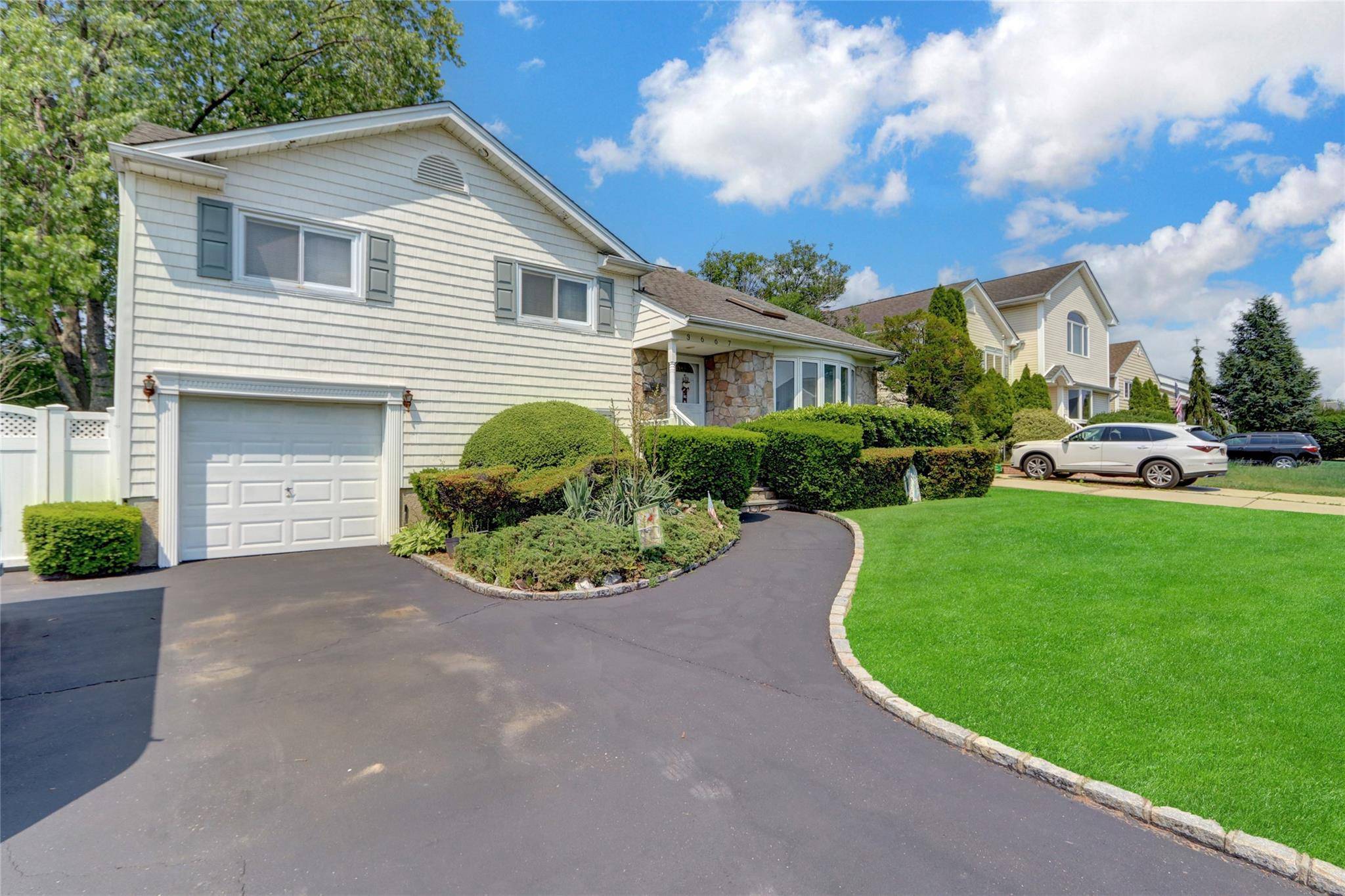 Wantagh, NY 11793,3667 Richard LN