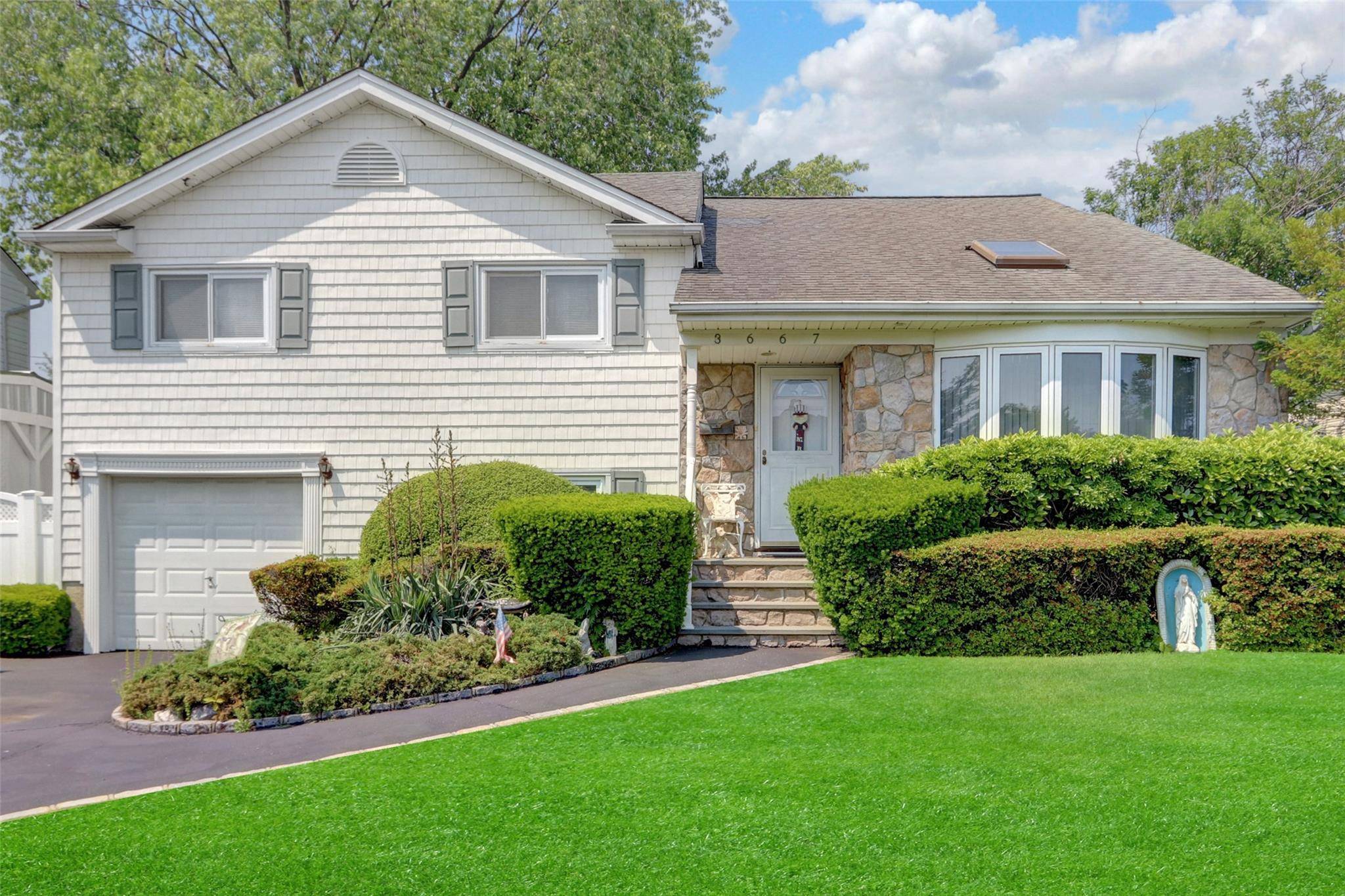 Wantagh, NY 11793,3667 Richard LN